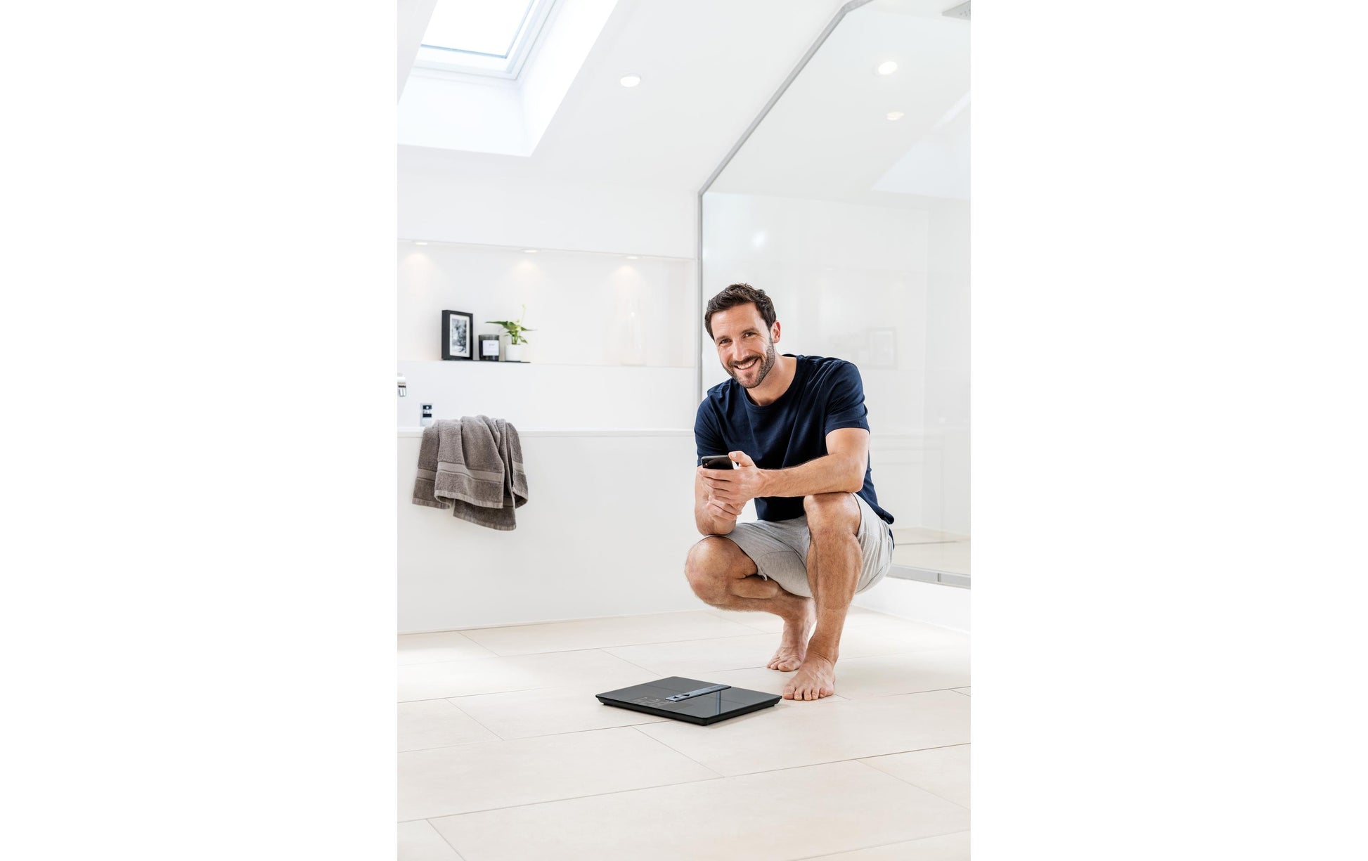 Beurer Analysewaage BF 980 – WLAN, App-kompatibel – 180 kg – Blau – Sicherheitsglas