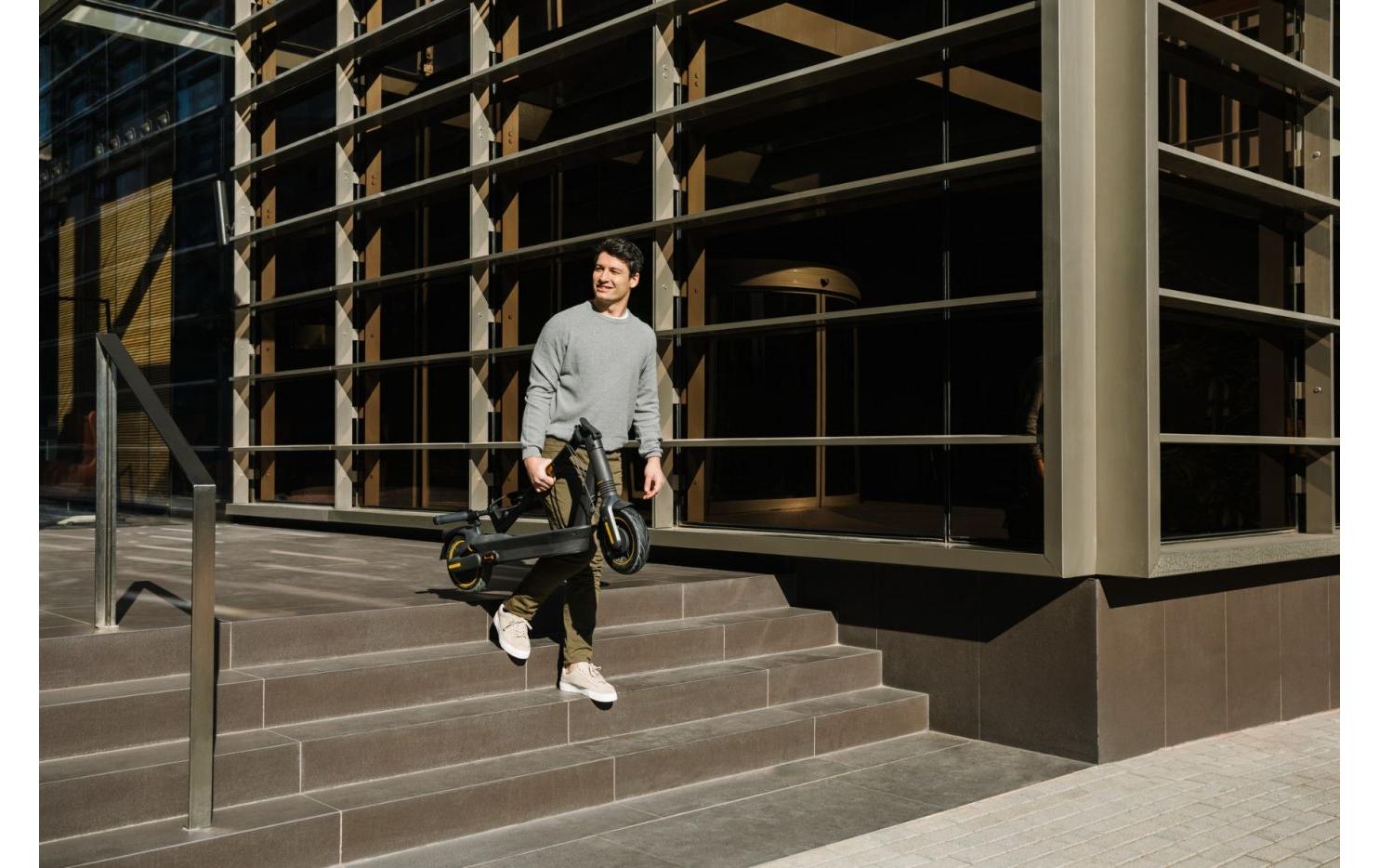 Ninebot by Segway Kickscooter MAX G2D – E-Scooter – 450 W, 10", 20 km/h, Reichweite bis 70 km, 551 Wh