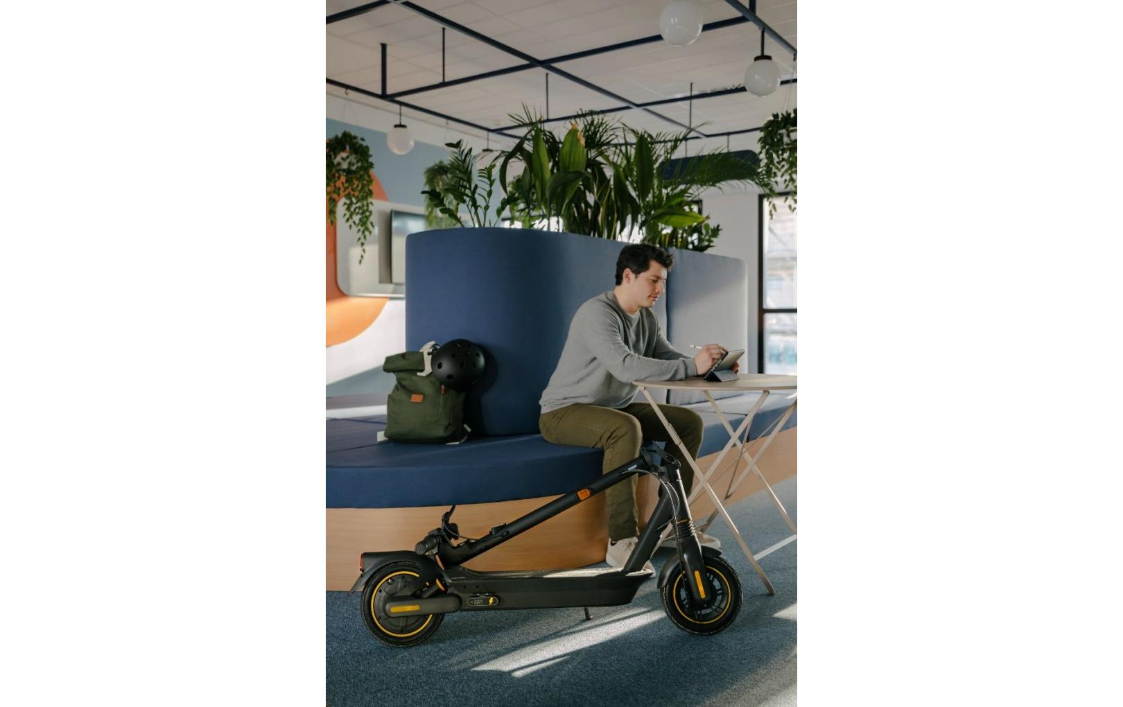 Ninebot by Segway Kickscooter MAX G2D – E-Scooter – 450 W, 10", 20 km/h, Reichweite bis 70 km, 551 Wh