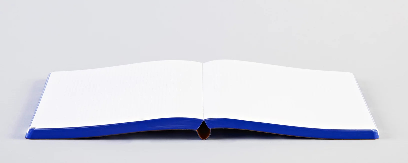 nuuna Notizbuch – 165 × 220 mm – 120 g/m² – Softcover, Fadenheftung, abgerundete Kanten, Blau, Pink, Weiss