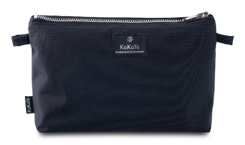 KoKoTé  Kosmetiktasche Nessi L – aufhängbar – 5,5 l, 310×200×90 mm – schwarz – ECONYL – 1 Stk.