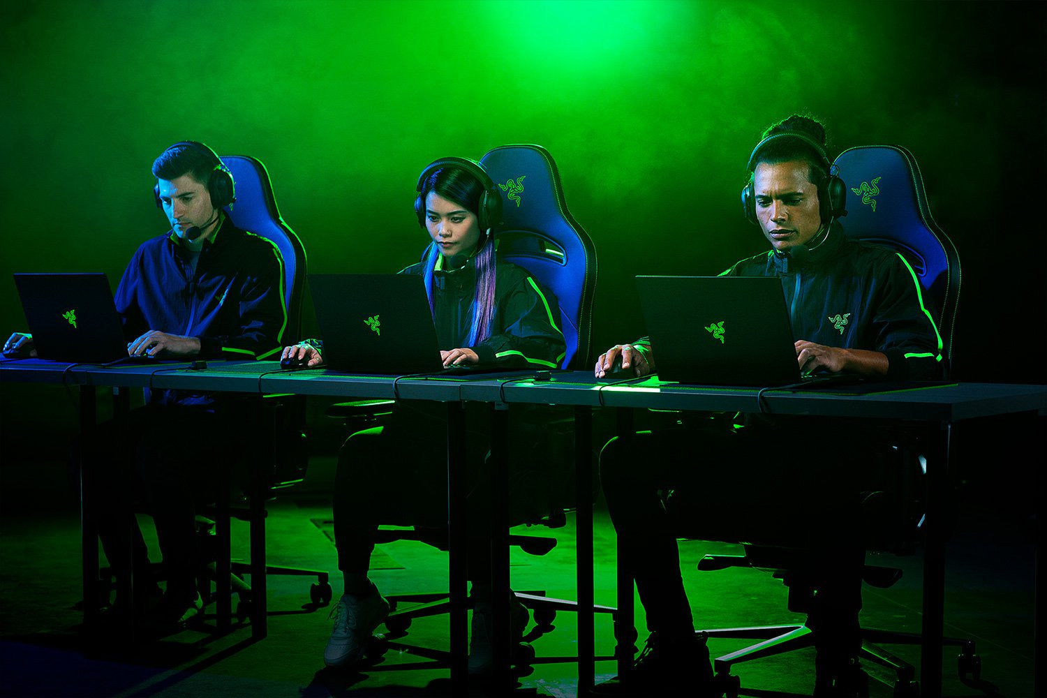 Razer Blackshark V2 Pro – Gaming-Headset – Bluetooth, Surround-Sound, abnehmbares Mikrofon – Schwarz – für PC – b