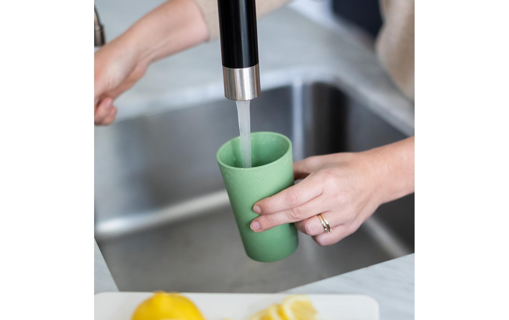 Koziol Becher Connect L – 2er Set, 350 ml, Ø 7,5 cm, H 12,2 cm, Kunststoff (biozirkulär), spülmaschinenfest