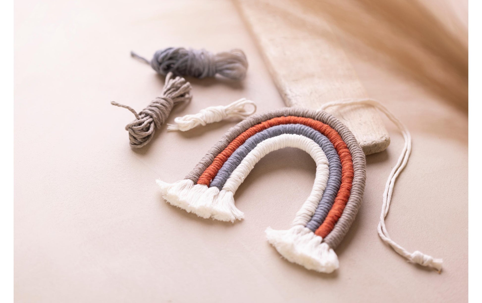 Creativ Company Mini Macramé – Makramee-Set – Baumwolle, Mehrfarbig – ab 8 Jahren