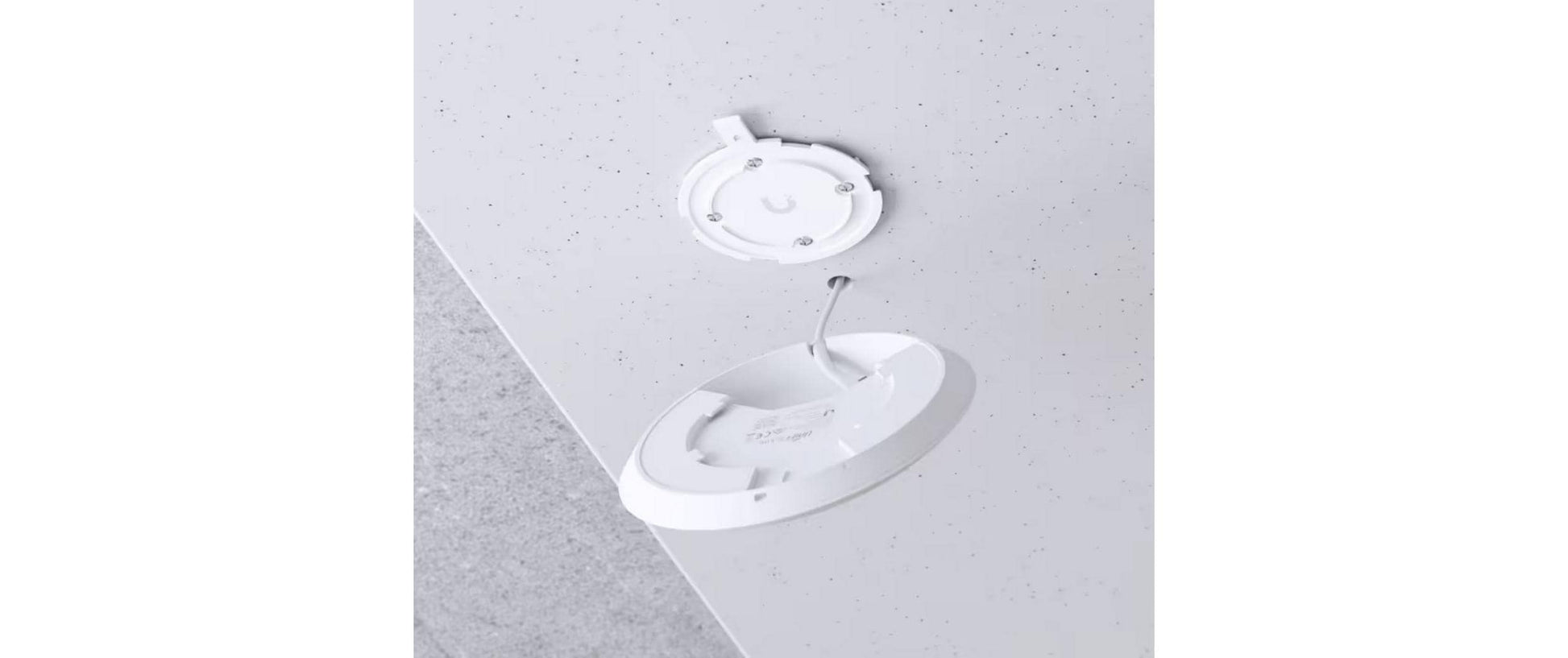 Ubiquiti U6-PLUS – Access Point – Wi-Fi 6 (2,4/5 GHz), 2,4 Gbit/s, GbE, PoE, Wand/Decke