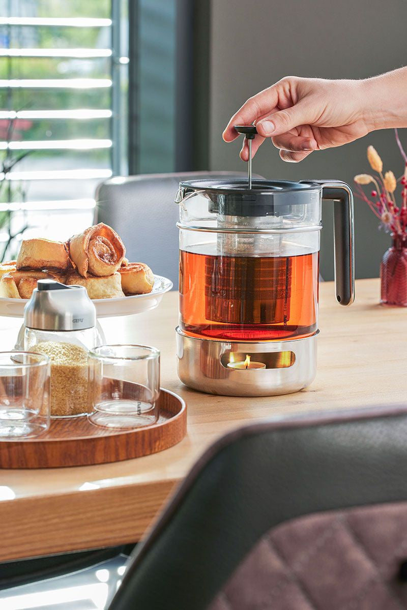 GEFU Teekanne – 1,5 l, 15,0 × 21,0 × 25,0 cm, Edelstahl/Glas, mit Edelstahlfilter, für Teelichter