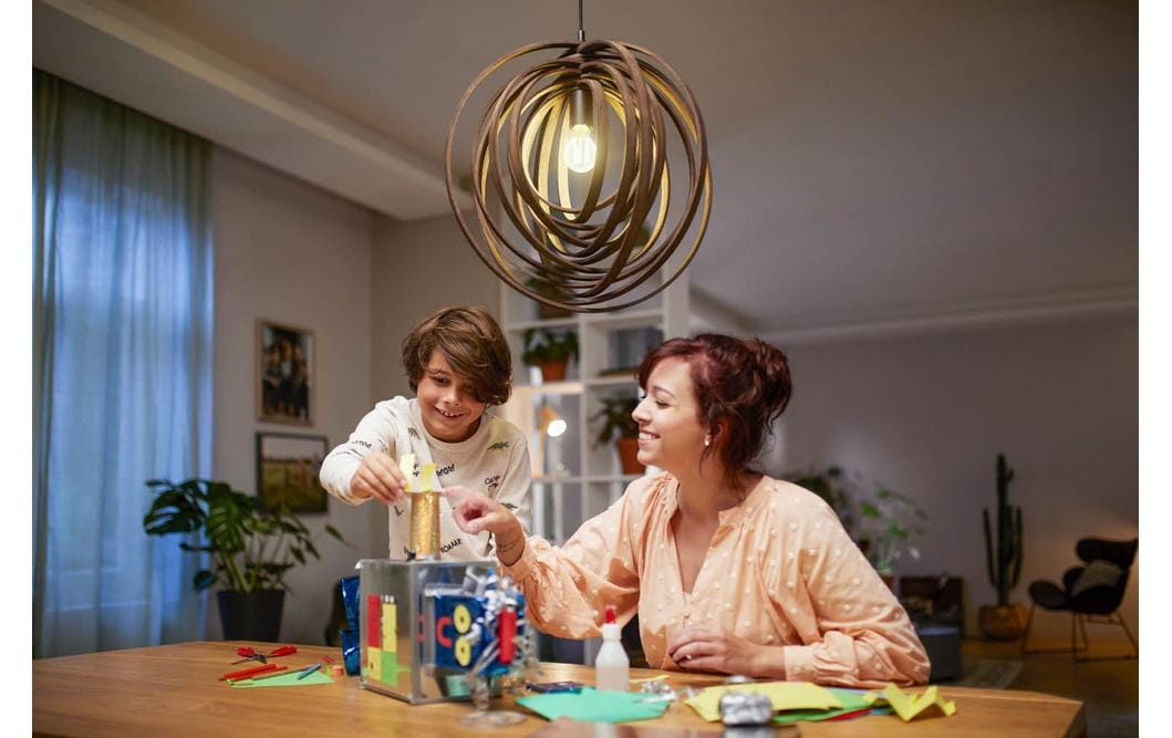 Philips by Signify Philips Leuchtmittel E27 A-Form – 840 lm, 4 W, Warmweiss 2700 K