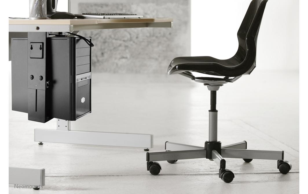 Neomounts NM-CPU100BLACK – Gerätehalterung (Tablet/Panel) – bis 10 kg – drehbar, höhenverstellbar – Schwarz
