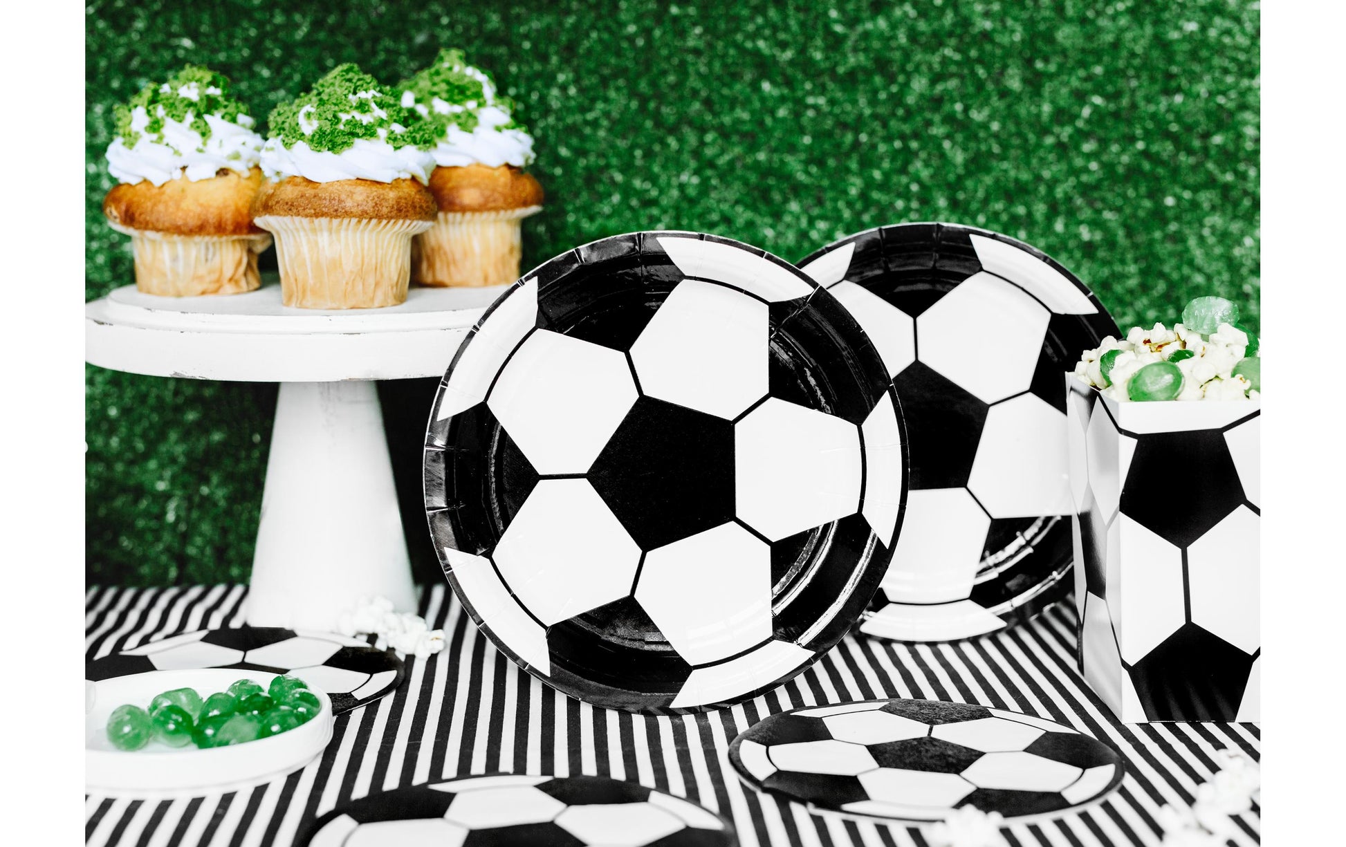 PartyDeco Servietten Fussball Schwarz/Weiss – 27 × 27 cm, 3-lagig – 20 Stück