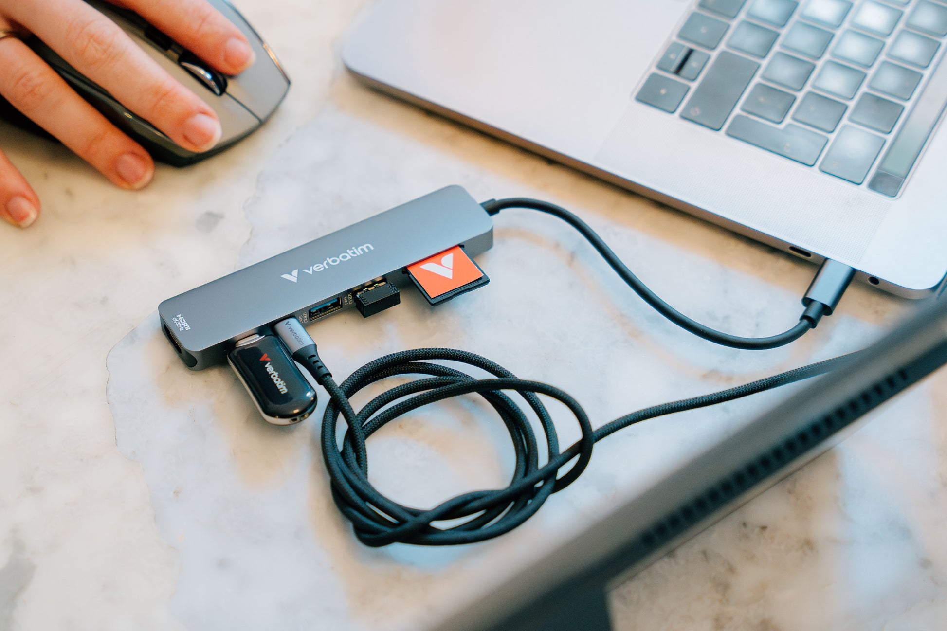 Verbatim 32158 USB-Hub – USB-C, 1× HDMI, 2× USB-A, 1× USB-C, 100 W PD, SD/microSD, für Windows/Mac/Linux