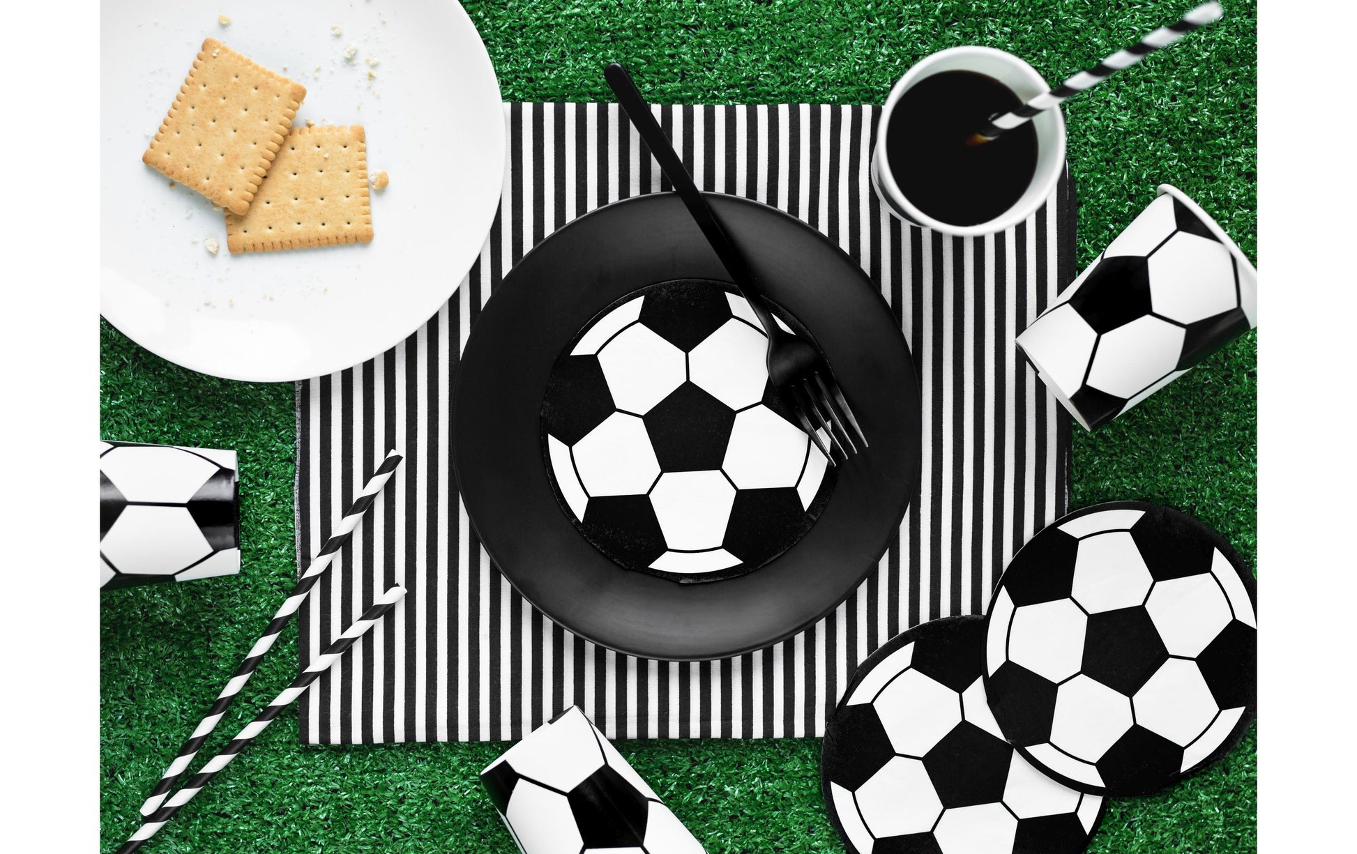 PartyDeco Servietten Fussball Schwarz/Weiss – 27 × 27 cm, 3-lagig – 20 Stück