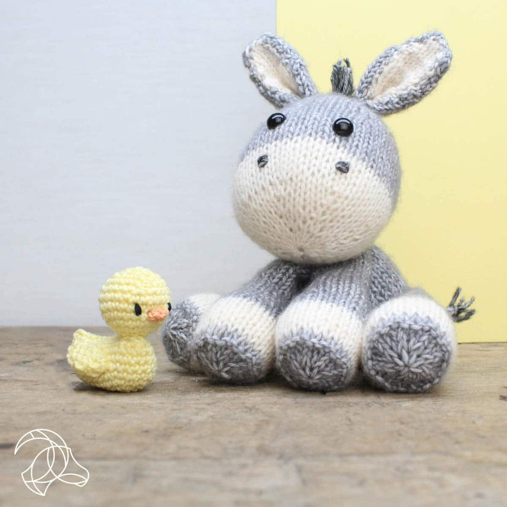 Hardicraft Lente Strickset Esel – ca. 20 cm, Grau