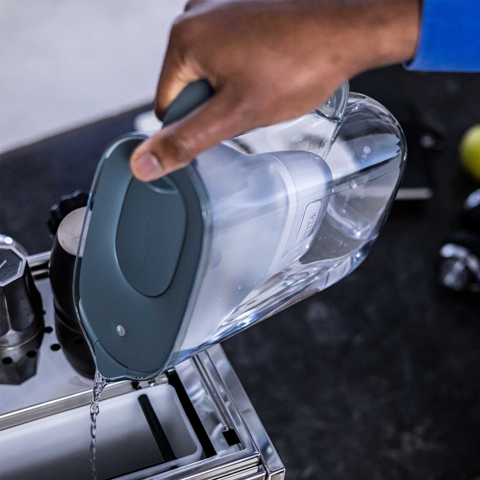 Brita Style Essential – Tischwasserfilter 2,4 l, MAXTRA, Kunststoff, Blau/Transparent, mit 2 Kartuschen