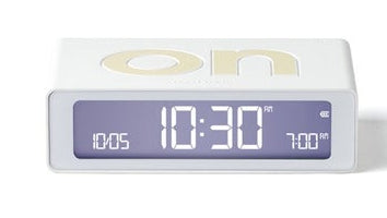 LEXON Flip Mini Digitalwecker – Snooze, USB, 8 × 2,3 × 4,9 cm, Weiss
