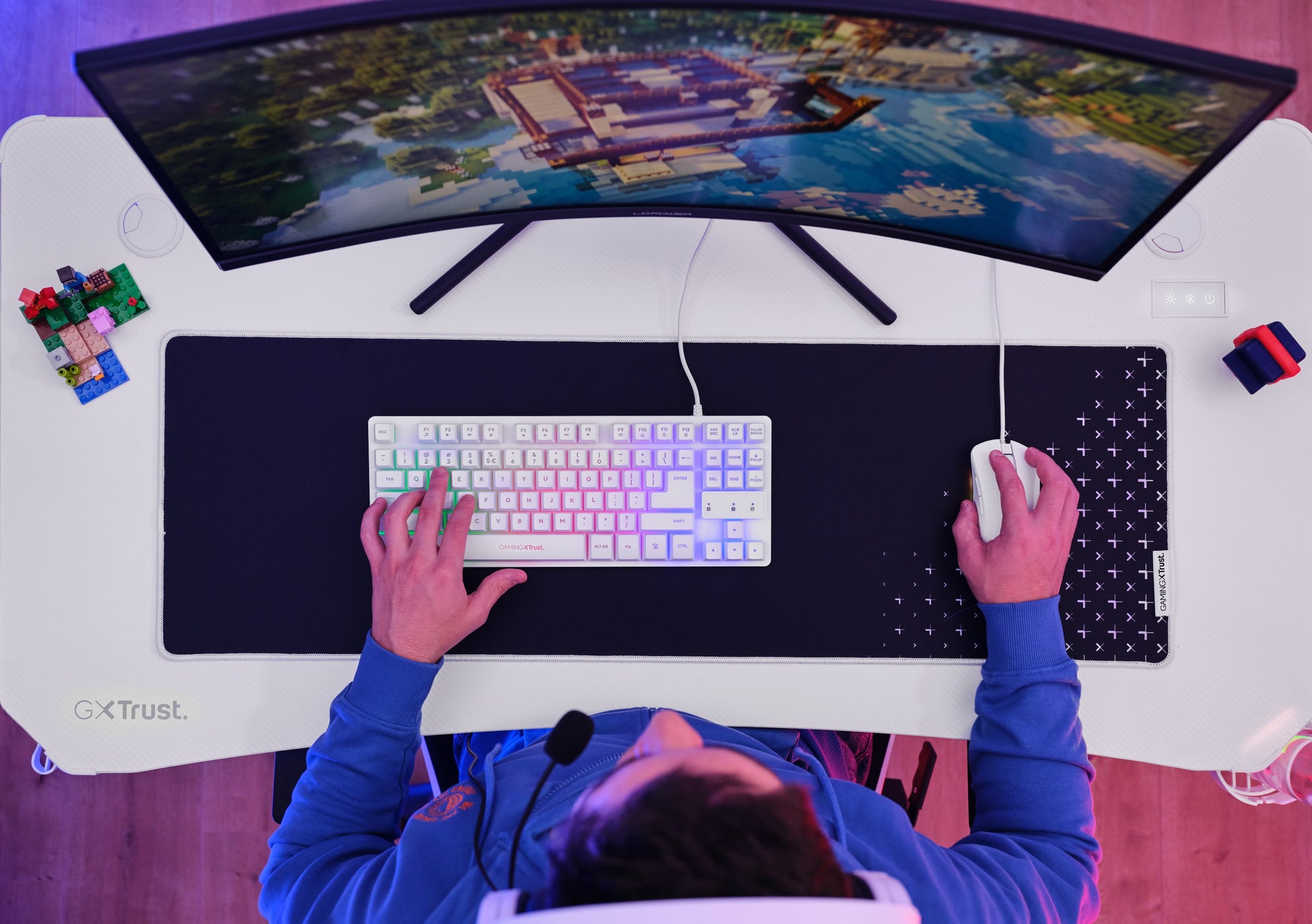 Trust GXT709W Luminus – Rollbarer Computertisch, 1'200×600×740 mm, RGB-LED-Beleuchtung, bis 150 kg, Weiss
