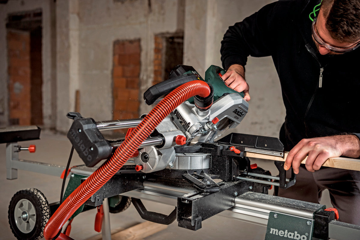 Metabo Kappsäge KGS 254 M – 1 800 W – Spindelhals – Sägeblatt-Ø 254 mm – Ohne Zubehör