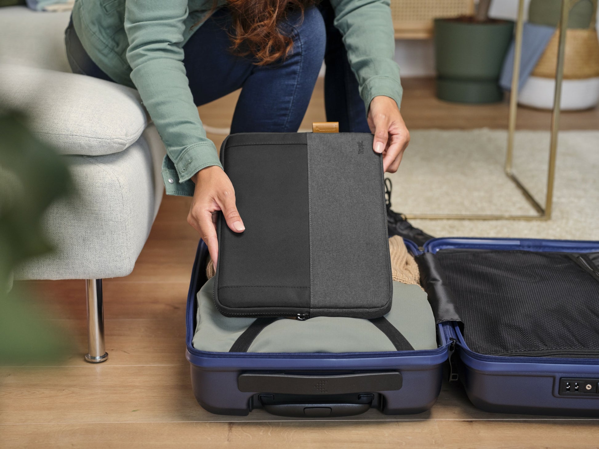 Trust Lisboa Notebook-Schutzhülle – für Notebooks bis 13,3", recyceltes Polyester, schwarz