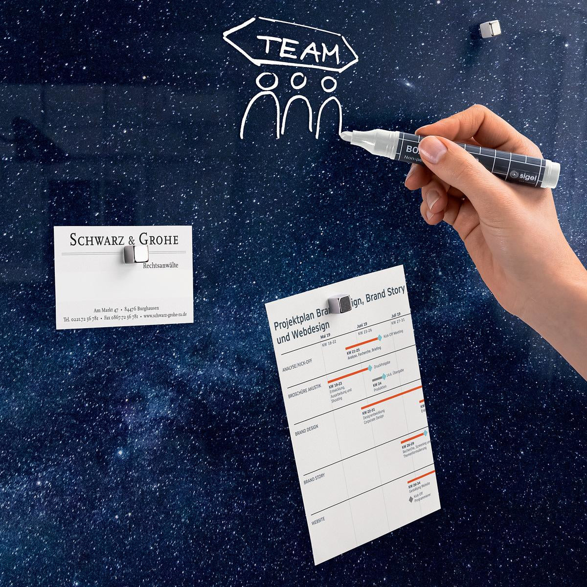 Sigel Whiteboard – 60 × 40 cm, Glas, magnetisch, Wandmontage, inkl. SuperDym Magnetwürfel, Montagesatz