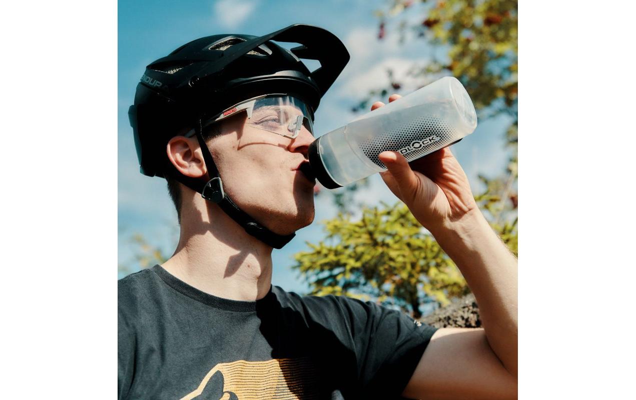 FIDLOCK TWIST Trinkflasche 600 ml – Polypropylen (PP), Schraubdeckel, Schwarz/Transparent