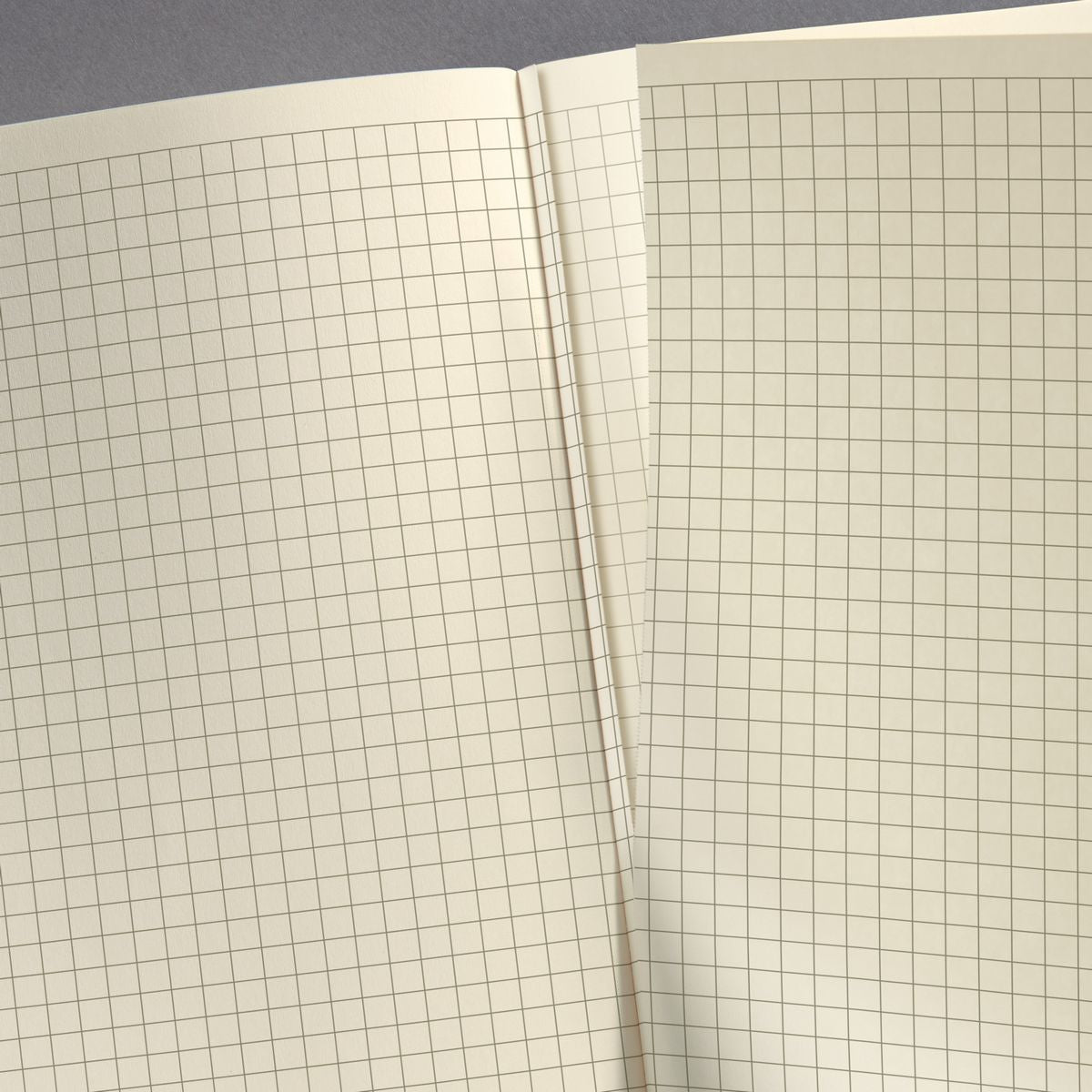 Sigel Notizbuch, 108 × 151 mm, kariert 5 mm, Fadenheftung, 194 Seiten, 80 g/m² – schwarz