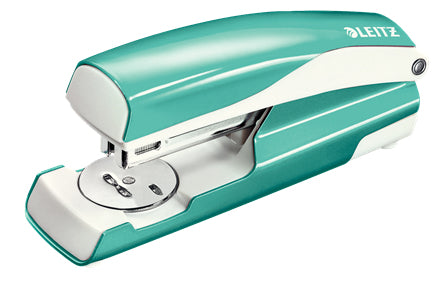 Leitz 5502 WOW – Hefter, 30 Blatt, für 24/6, 26/6, Tackerfunktion, eisblau