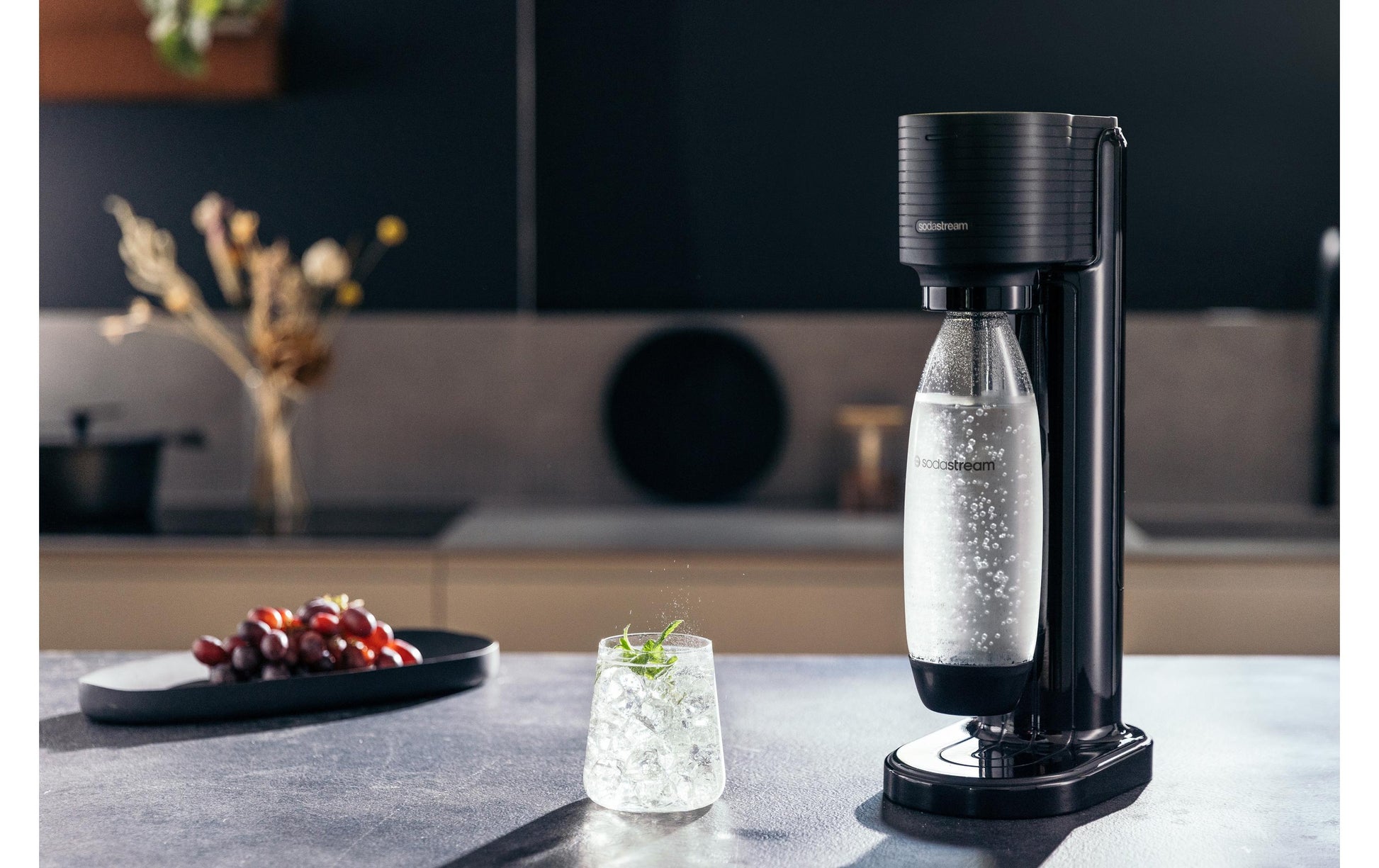 SodaStream Gaia Wassersprudler – inkl. 1 Flasche (Kunststoff), CO₂-Zylinder inkl. 60 l, Schwarz, 1017911410