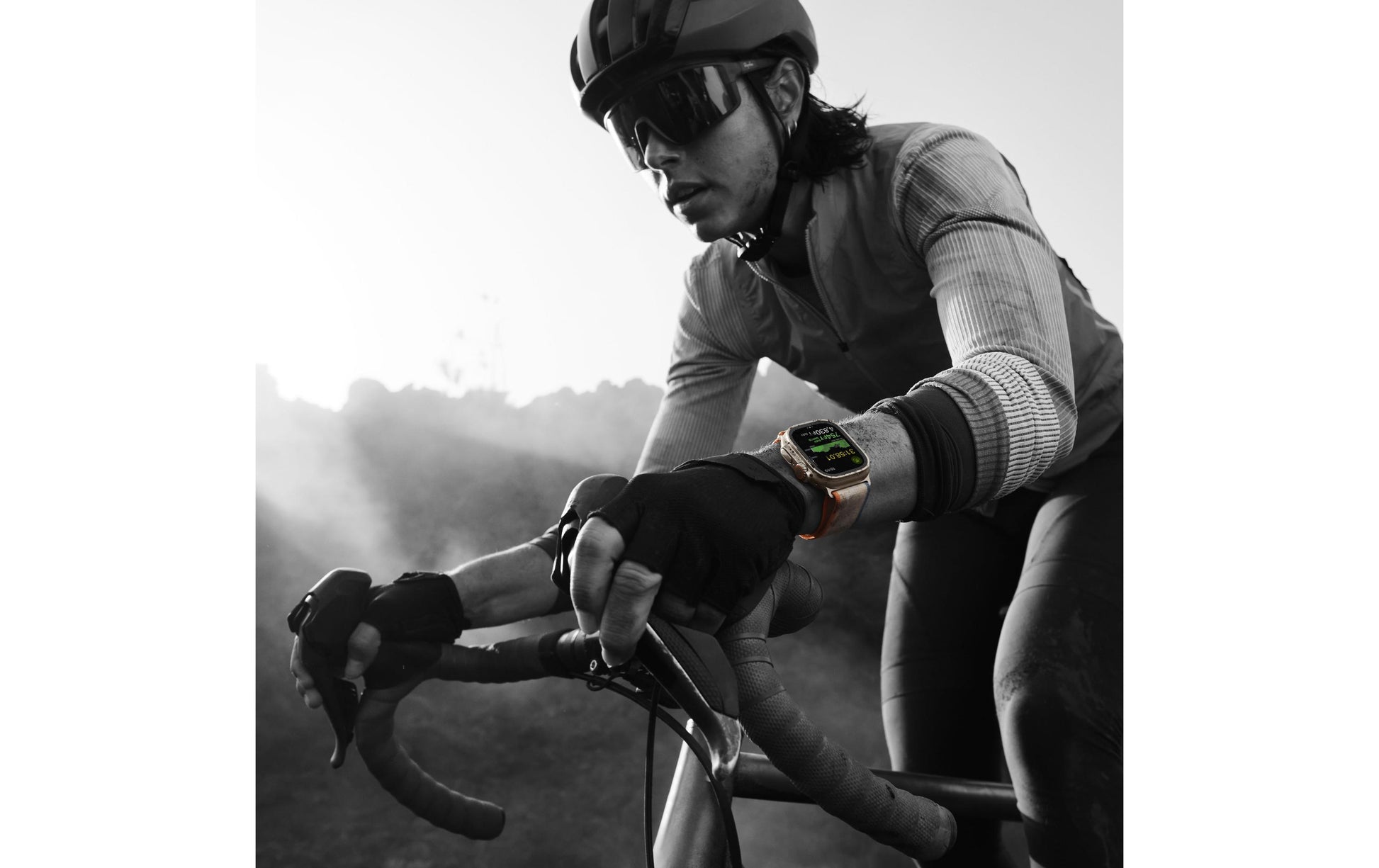 Apple Watch Ultra 2 – Smartwatch – 49 mm, LTE, OLED, Saphirglas, 100 m, Titan, Blue Ocean-Armband