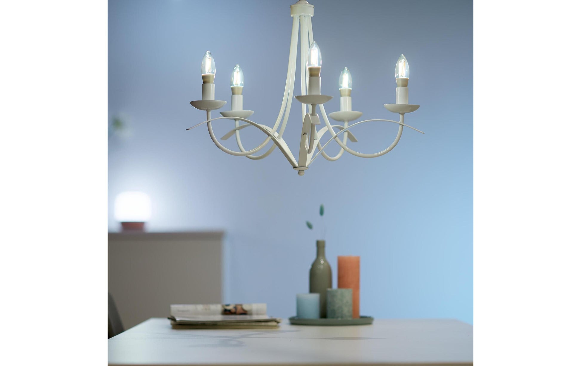 WiZ Smart-Leuchtmittel E14 C35 – Einstellbares Weiss 2000–5000 K, 370 lm, 4,9 W, WLAN/Bluetooth – 1 Stk. – Bernstein