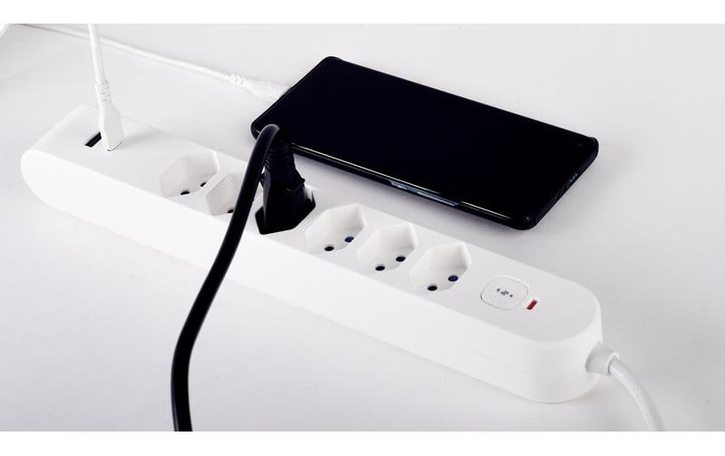 Steffen Steckdosenleiste – 6× T13, USB‑A/C (18 W/20 W), 3 m, mit Schalter, IP20, Weiss