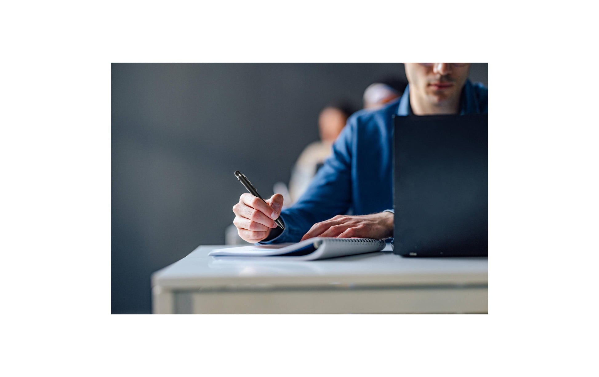 Philips VoiceTracer DVT1600 – Stift-Diktiergerät – 32 GB, USB-C, 8 h, Schwarz