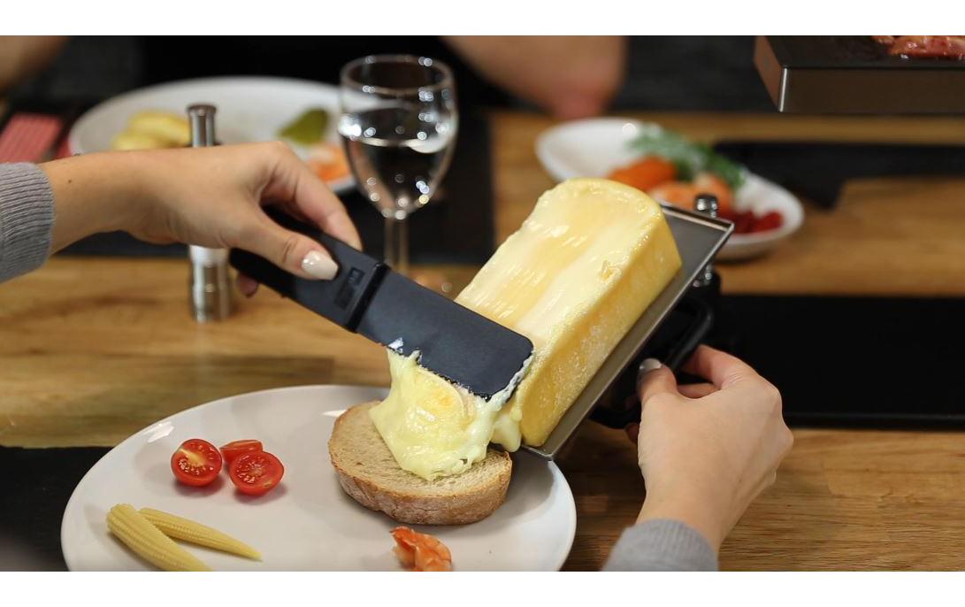 Stöckli Raclette 0011.01 – 470 W, neigbar, Plattenbreite 17,5 cm – schwarz/edelstahl