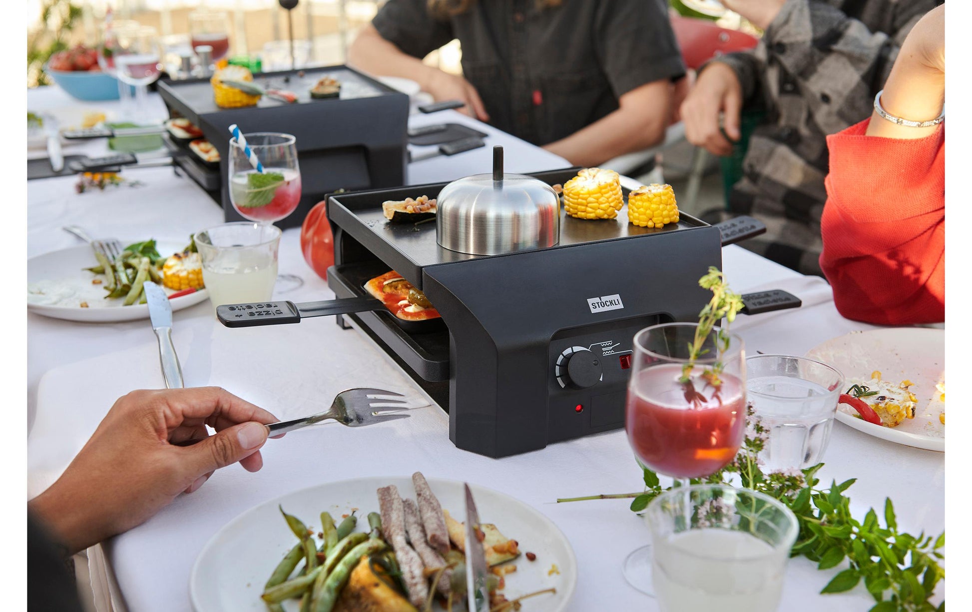 Stöckli Raclette-Grill FourFour Set – 8 Personen, 4 Pfännchen, Pizza-Funktion, 870 W – Anthrazit