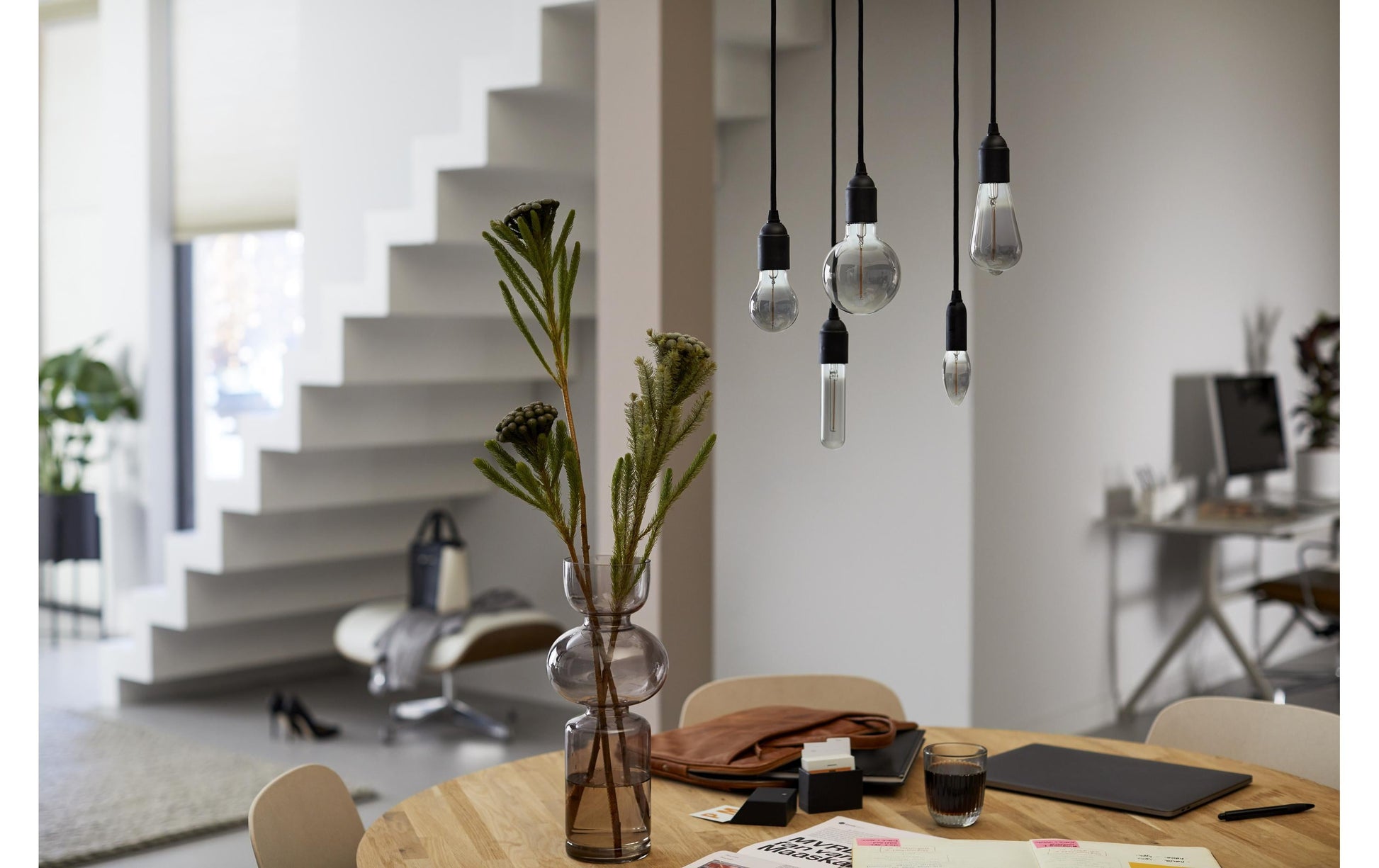 Philips by Signify Philips Leuchtmittel E27 A-Form – Warmweiss 1800 K, 136 lm, 2,3 W – IP20 – 1 Stk. – Rauchglas – LEDclassic