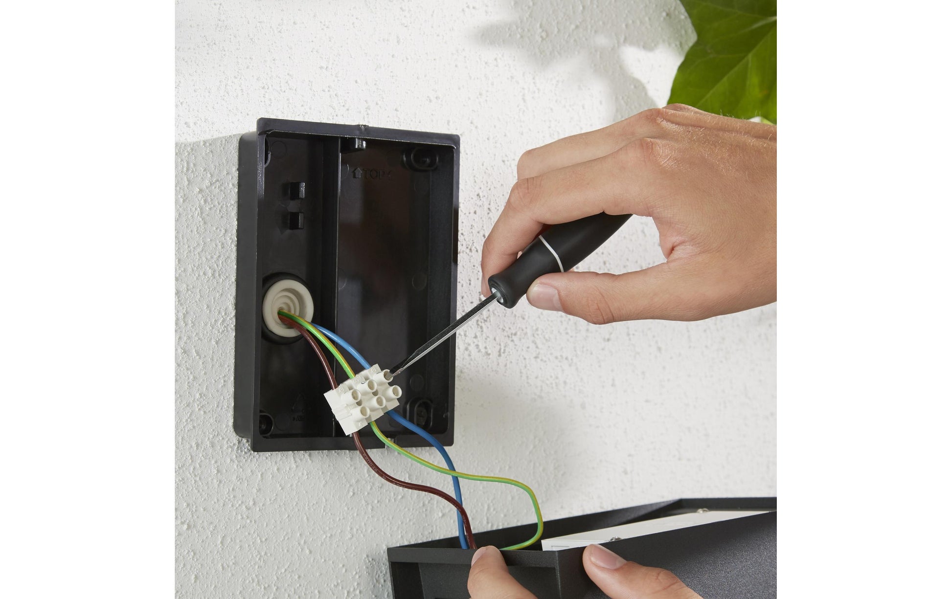 Philips by Signify Philips Hue Aussenwandleuchte – für Philips Hue (Hue Bridge erforderlich) – dimmbar – Schwarz – Aluminium
