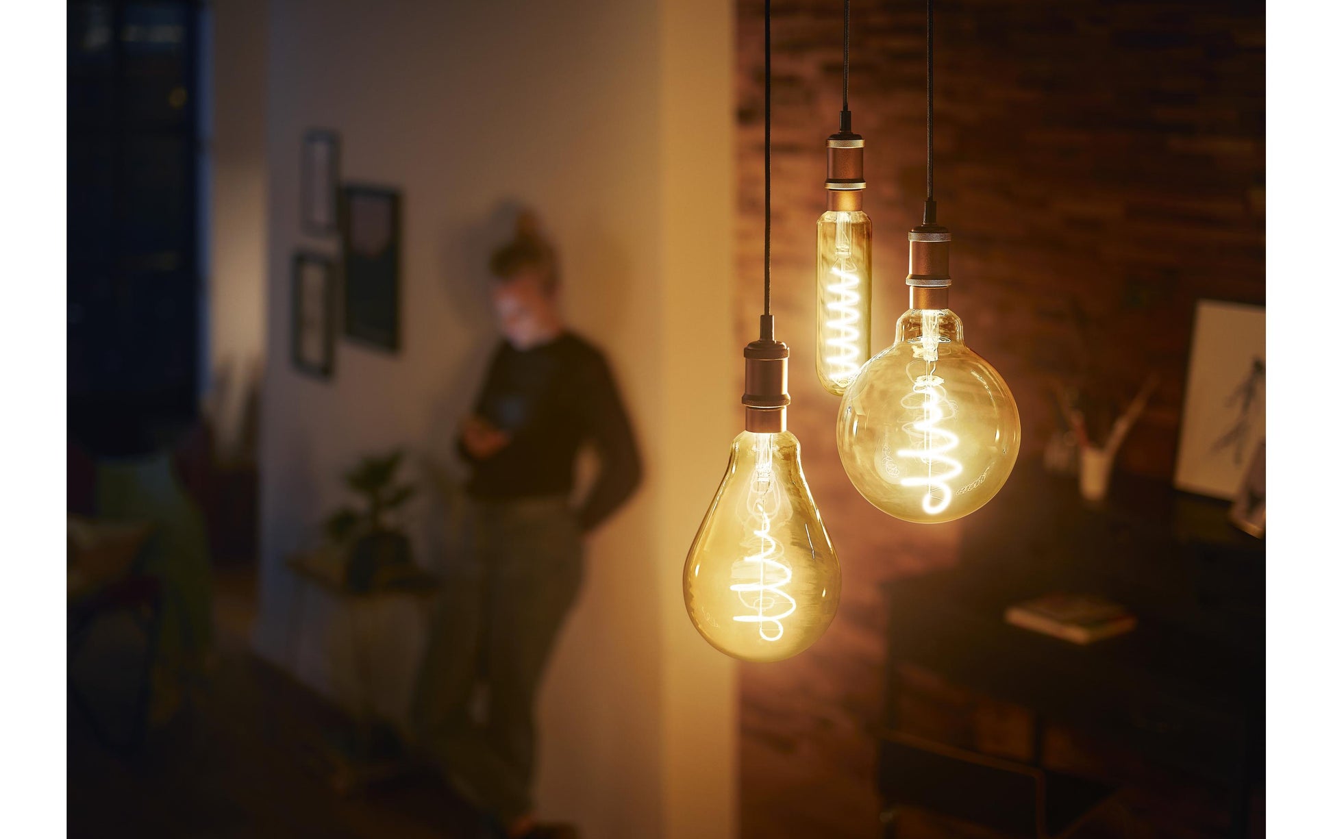 Philips LED-Leuchtmittel E27 A-Form – Warmweiss 1800 K, 470 lm, 7 W – dimmbar – 1 Stk. – Gold, Glas