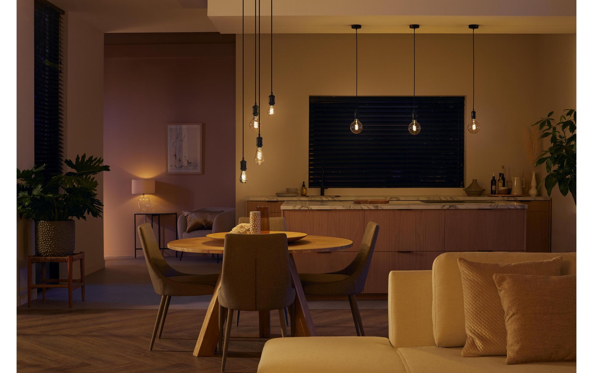Philips by Signify Philips Hue Smart-Leuchtmittel E27 White Ambiance – 375 lm, 2700 K, WLAN/App, dimmbar