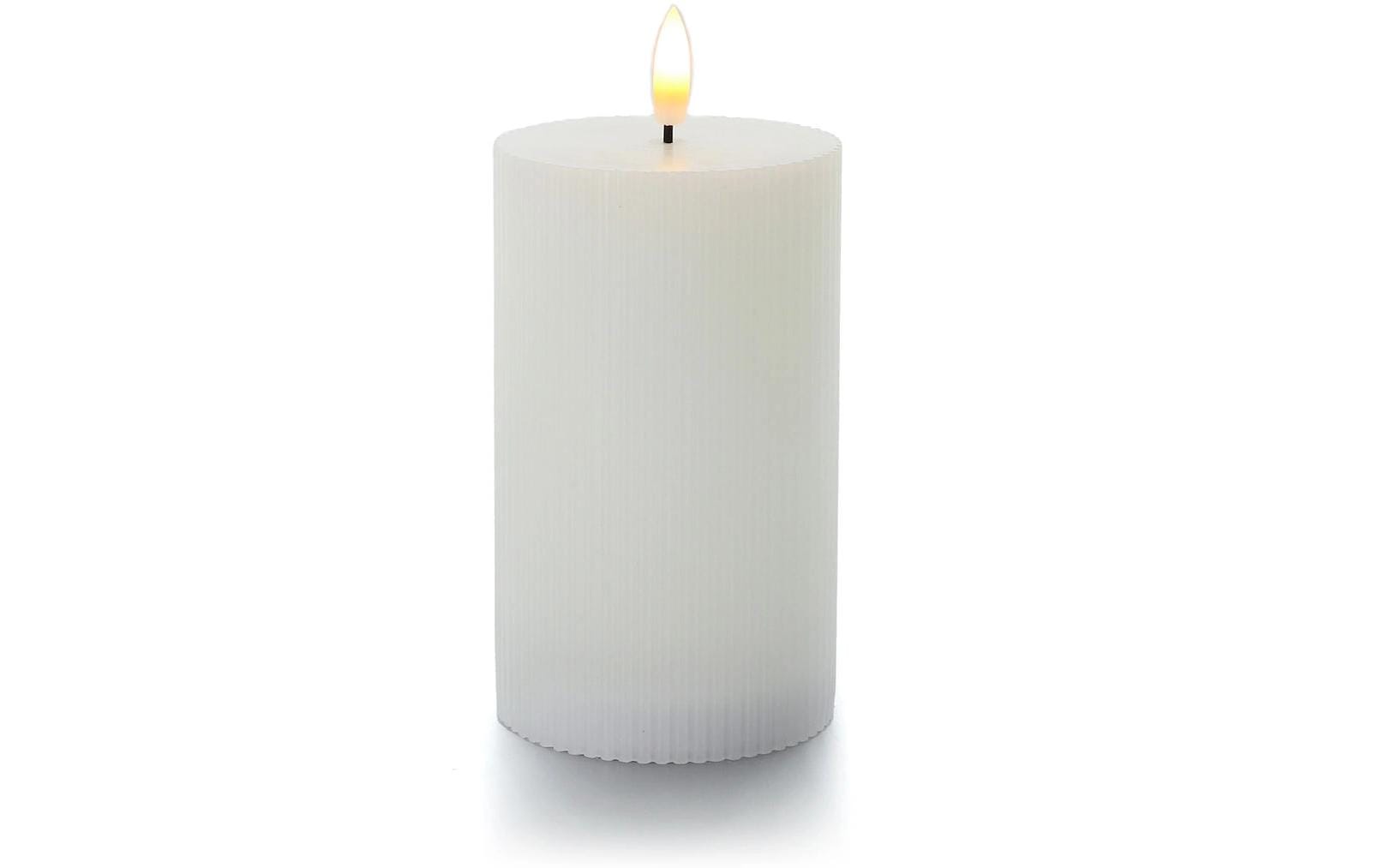 Balthasar Zylinderkerze – LED, flackernd, Timerfunktion – Ø 7,5 × 12,5 cm – Wachs, Weiss