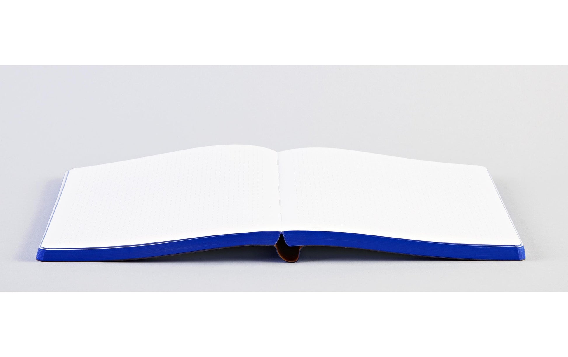 nuuna Notizbuch – 165 × 220 mm – 120 g/m² – Softcover, nummerierte Seiten, Fadenheftung, mehrfarbig