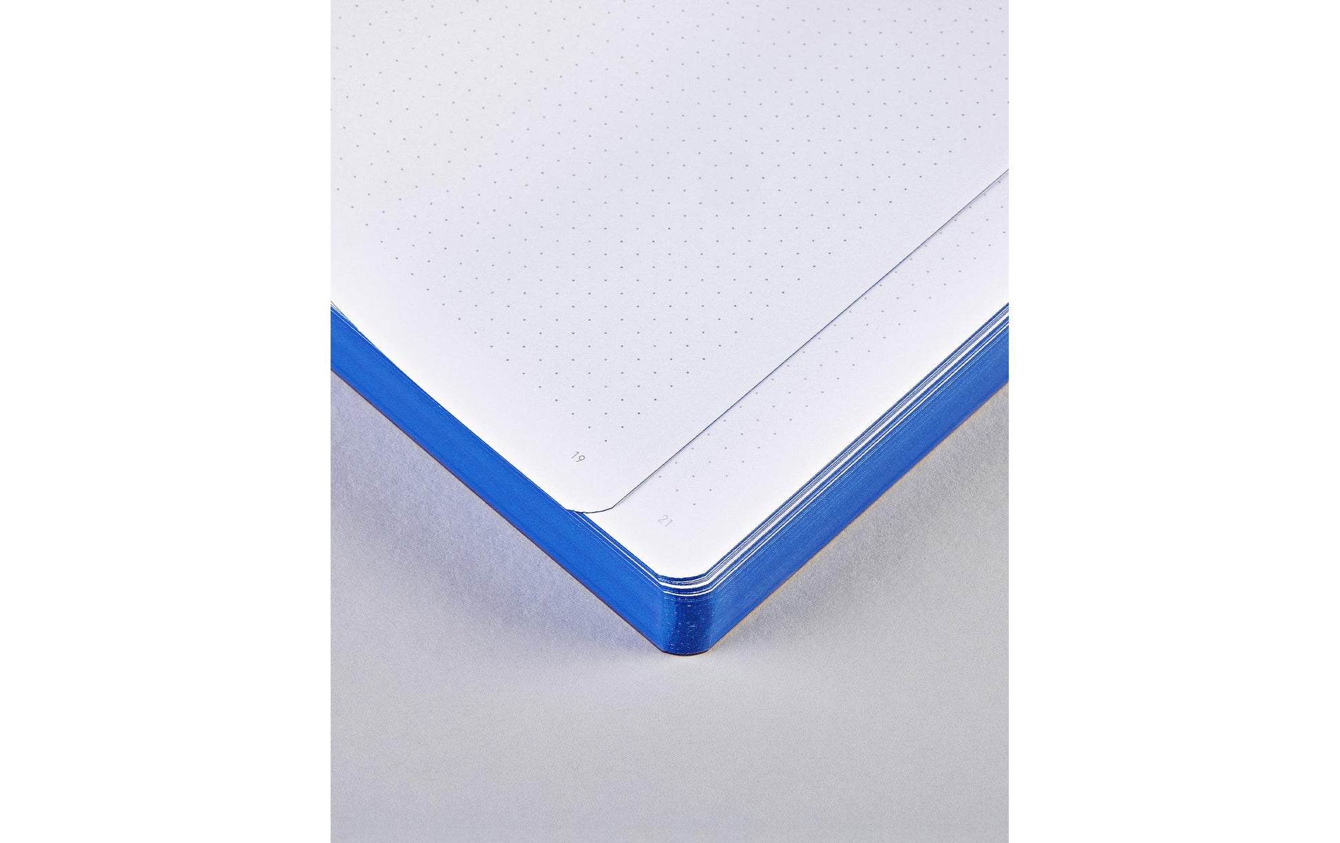 nuuna Notizbuch – 165 × 220 mm – 120 g/m² – Softcover, nummerierte Seiten, Fadenheftung, mehrfarbig