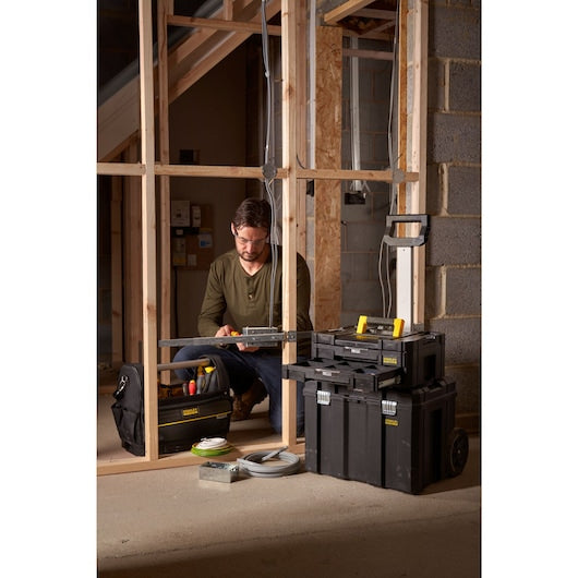 Stanley Werkzeugkasten FatMax TSTAK Mobile, 410 × 440 × 630 mm, schwarz, Teleskopgriff, 2 Rollen