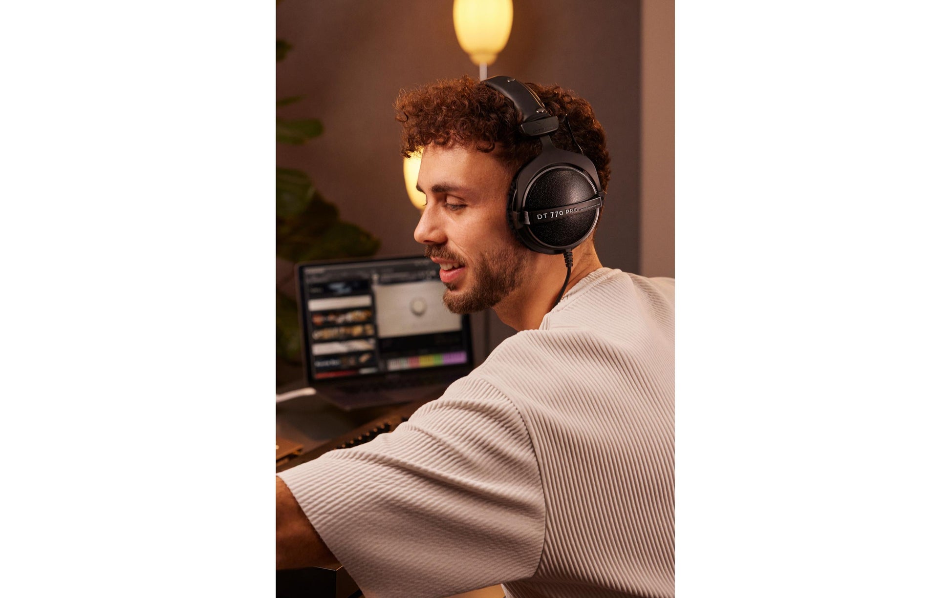 Beyerdynamic DT 770 Pro – Over-Ear Studiokopfhörer – kabelgebunden, geschlossen, 250 Ω, 3 m – schwarz