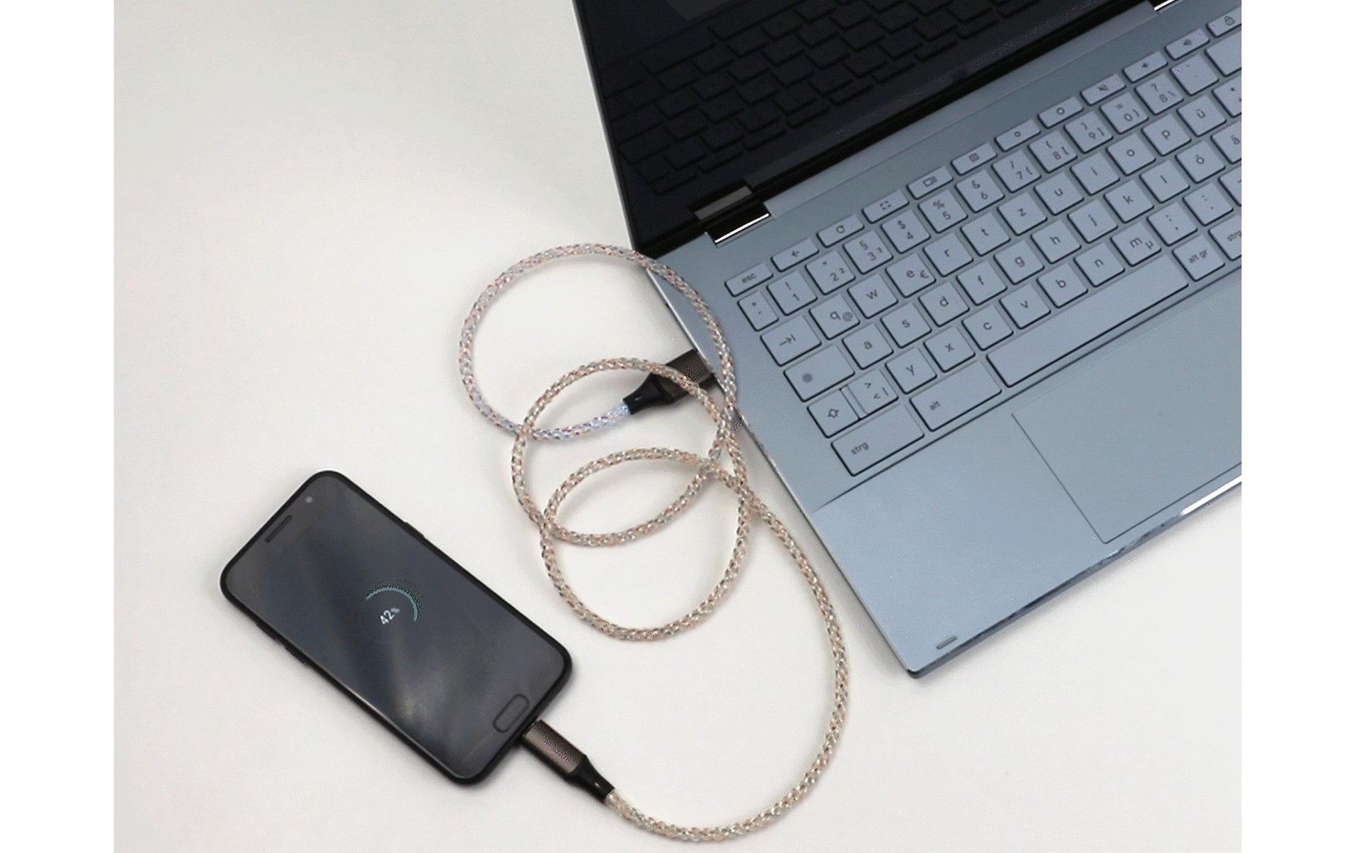 DeLOCK USB-A auf USB-C Kabel – USB 2.0 (480 Mbit/s) – 1 m – RGB-Beleuchtung, Goldstecker – Transparent