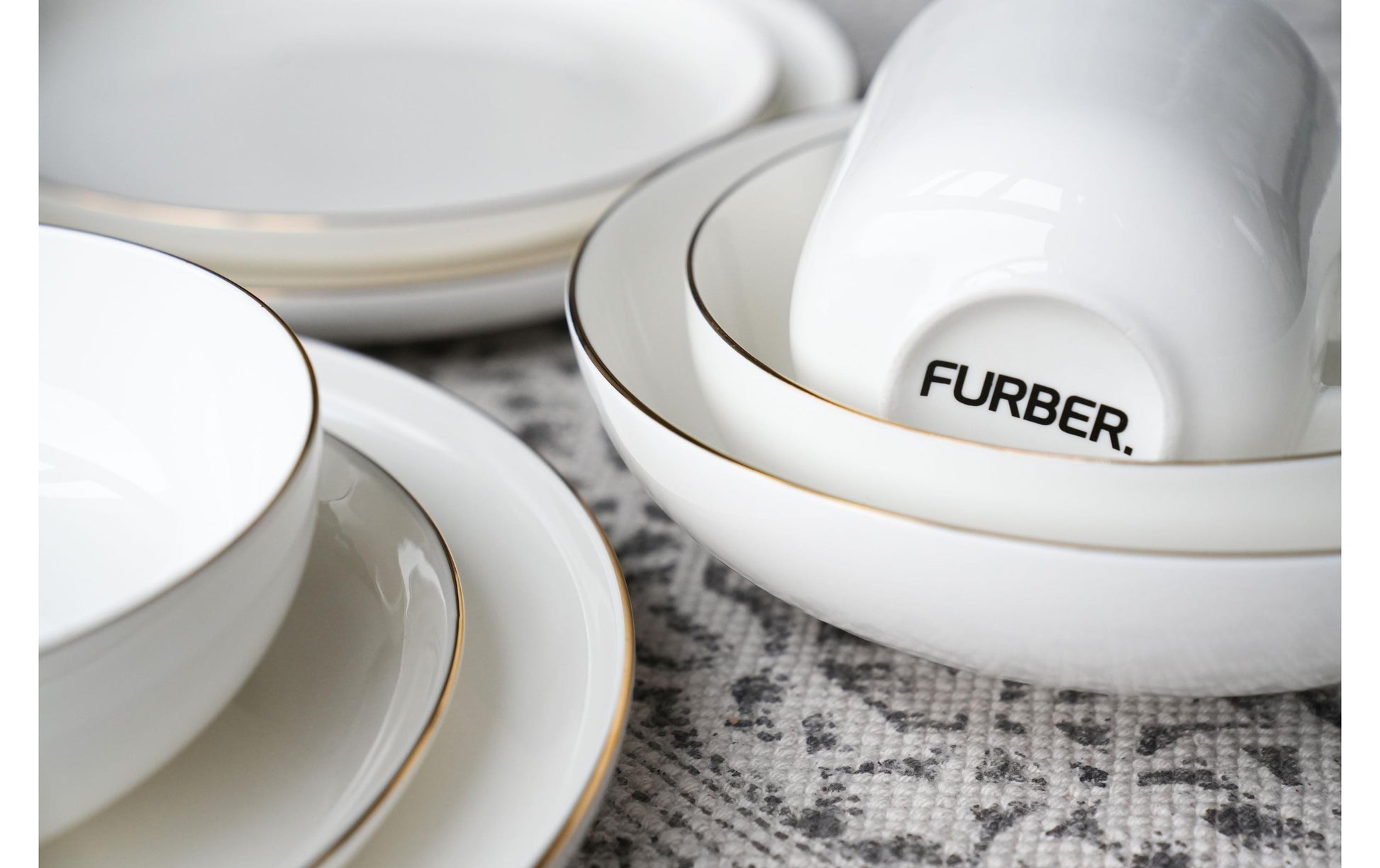 Furber. Furber Geschirrset – 20-teiliges Set, Ø 26,5 cm, Knochenporzellan, Weiss/Gold, spülmaschinenfest