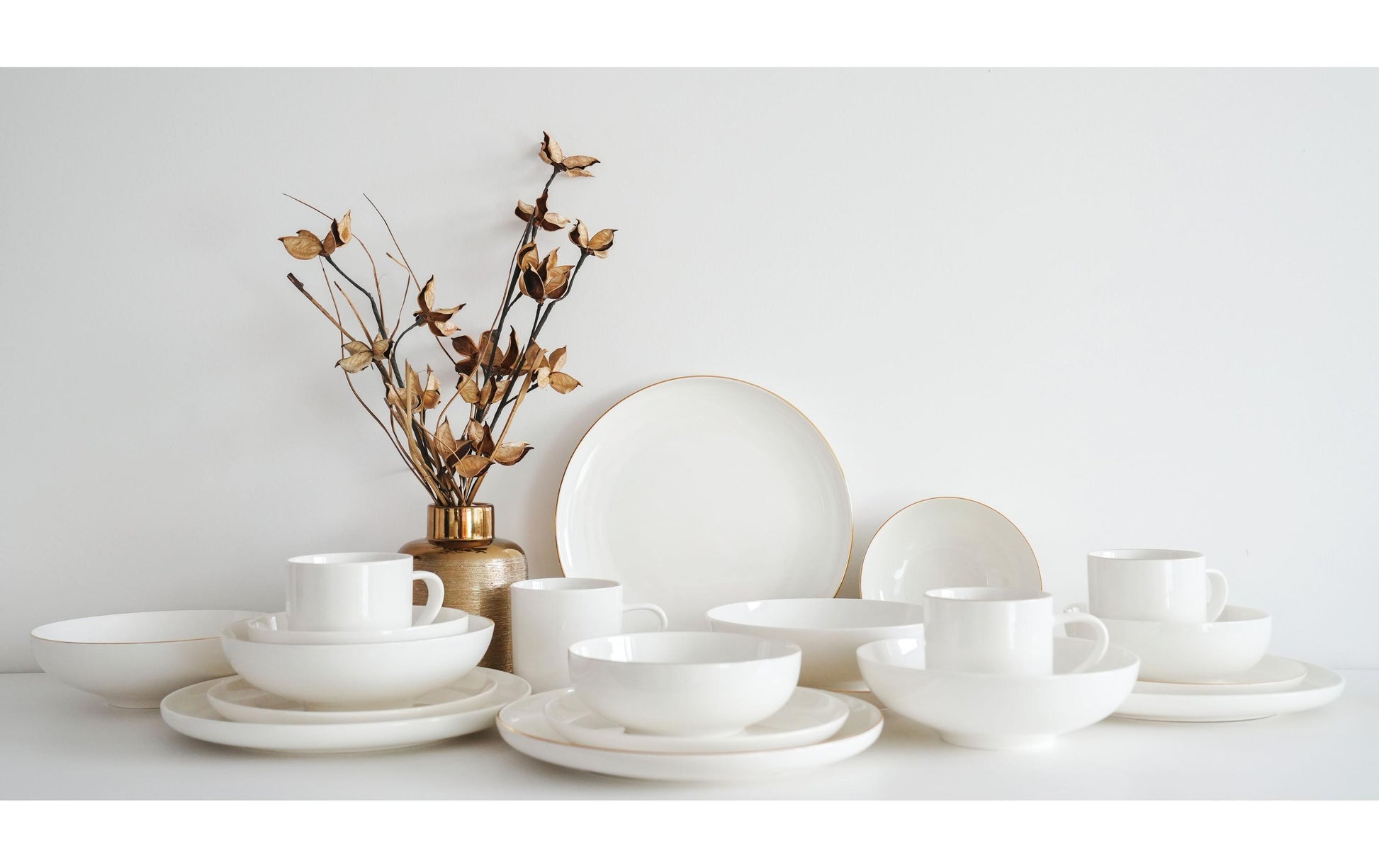 Furber. Furber Geschirrset – 20-teiliges Set, Ø 26,5 cm, Knochenporzellan, Weiss/Gold, spülmaschinenfest