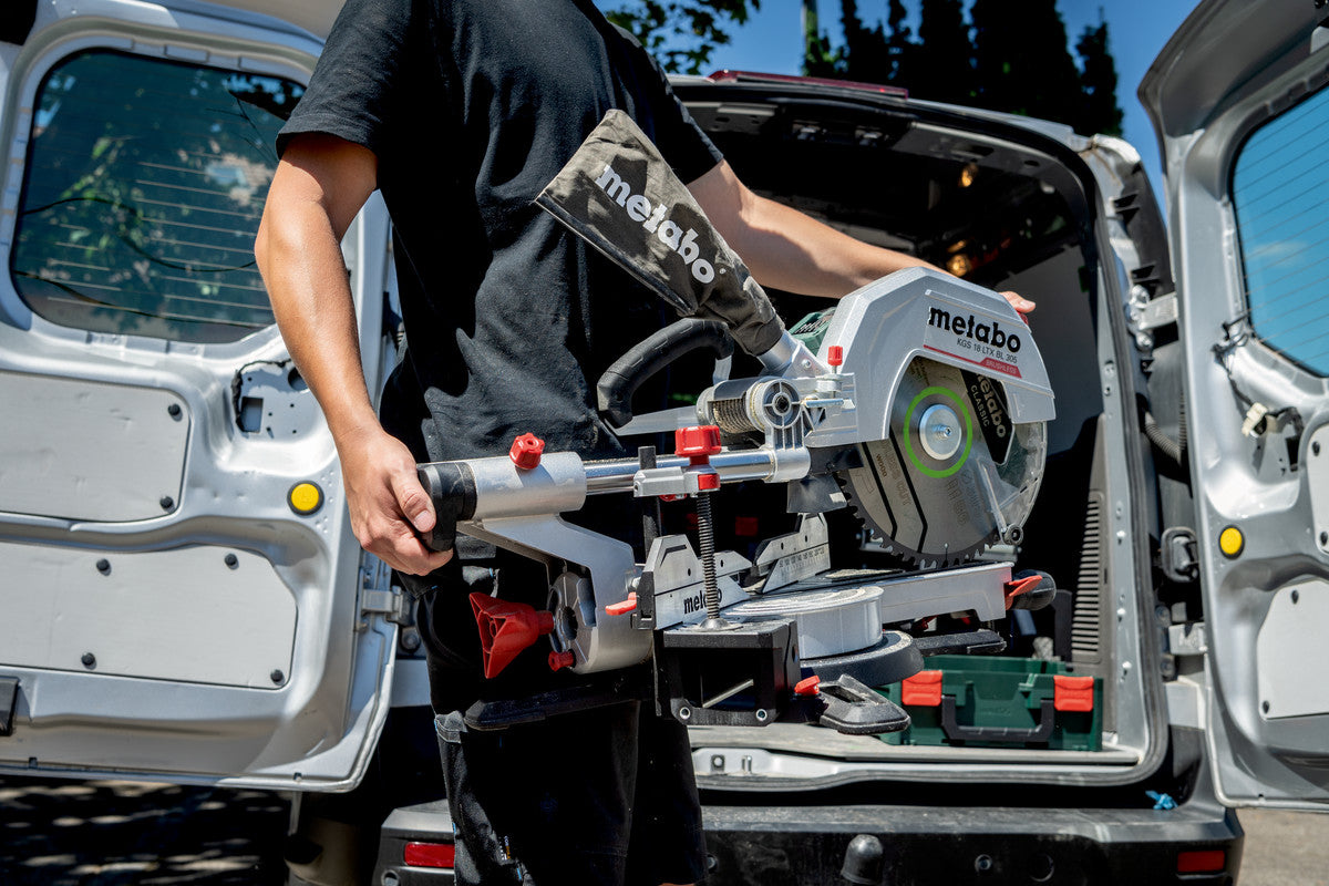 Metabo Kapp- und Gehrungssäge KGS 18 LTX BL 305 – 18 V (CAS) – Sägeblatt-Ø 305 mm – Solo – Brushless