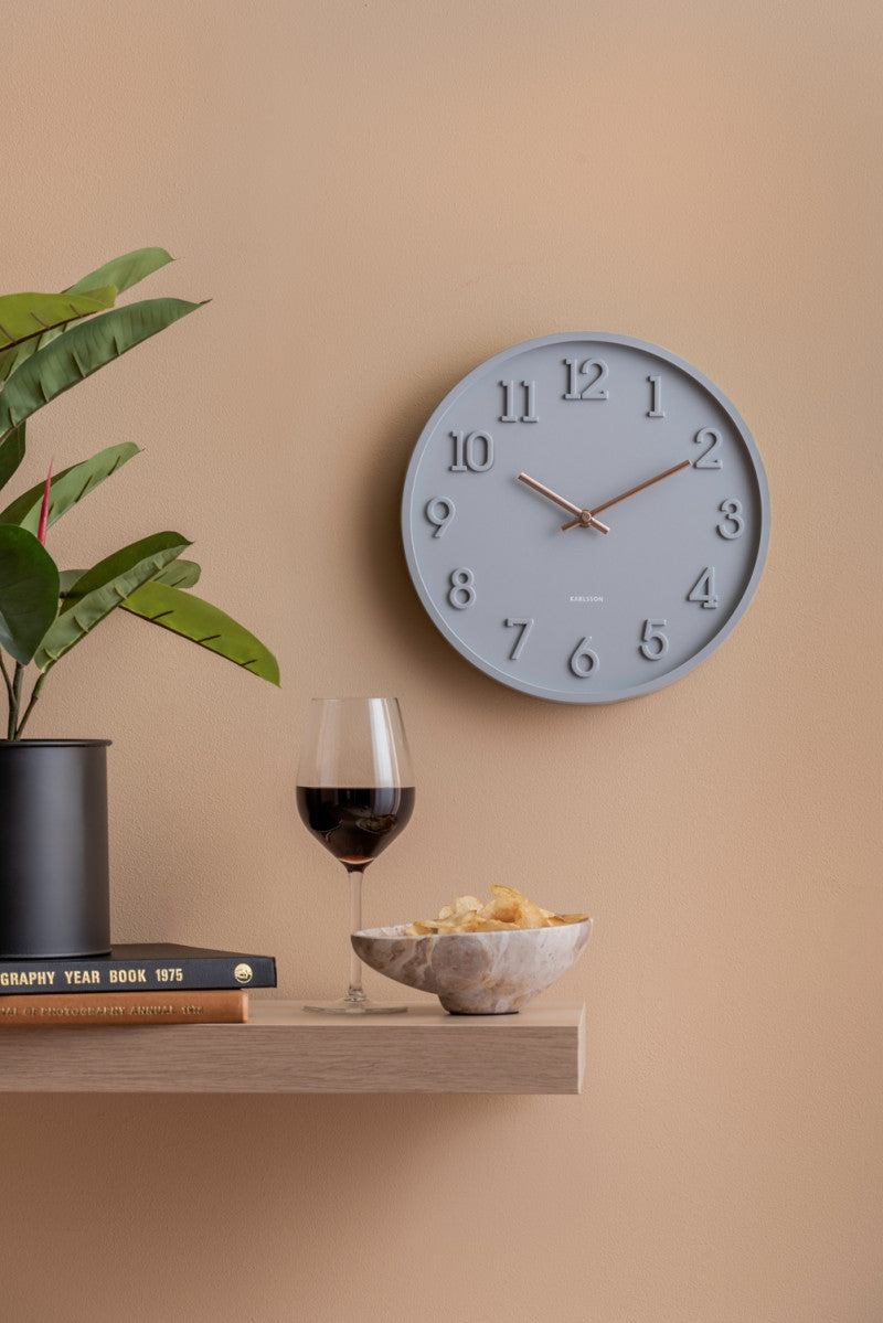 Karlsson Wanduhr Calma – Ø 30 cm, dunkelgrau, Kunststoff