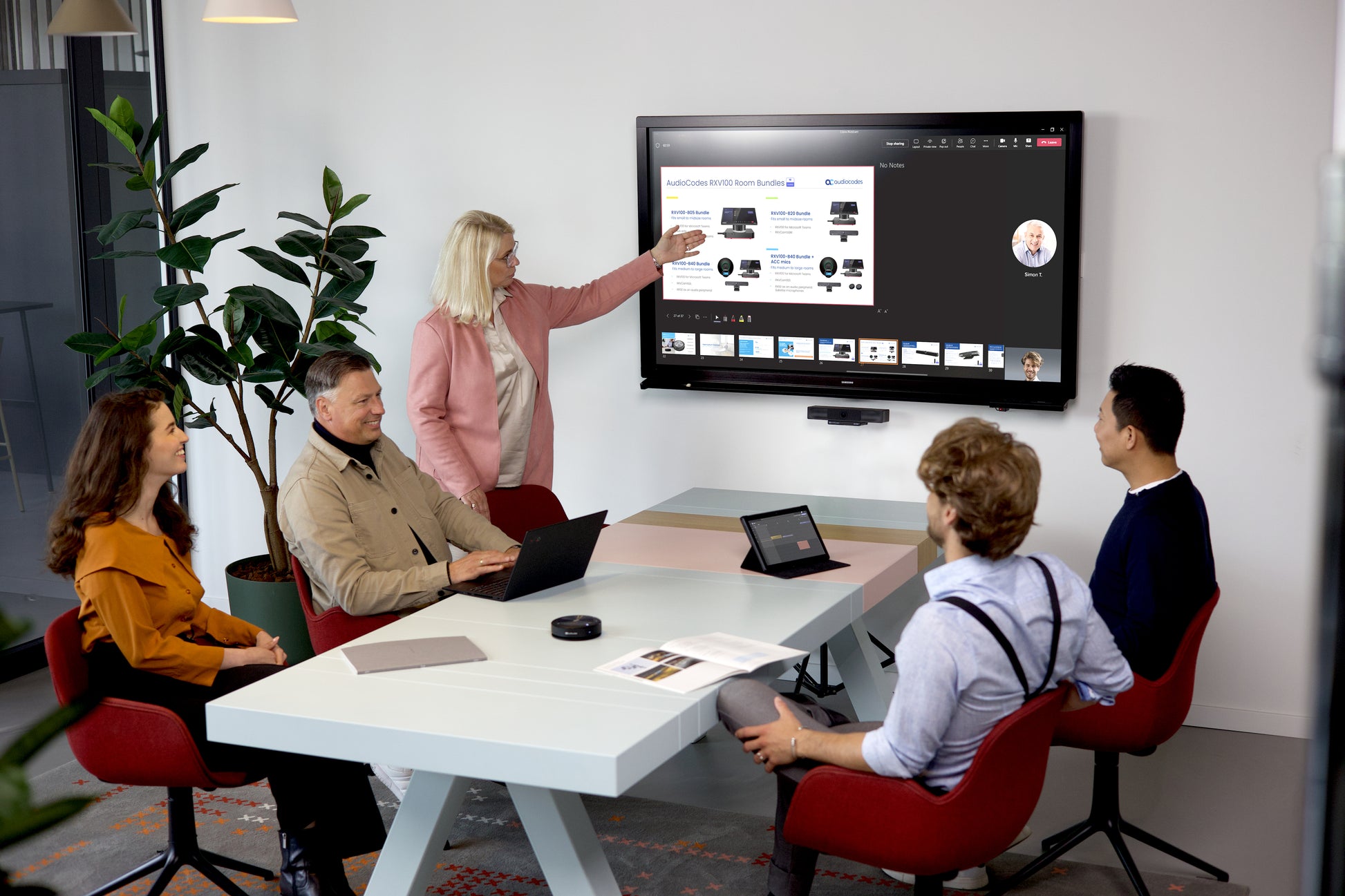 AudioCodes RXV100-B42 – Videokonferenzsystem – Full HD, 126° FOV, für bis zu 16 Personen, Schwarz