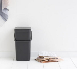 Brabantia Recyclingbox Sort & Go – 16 l – Kunststoff, rechteckig – dunkelgrau