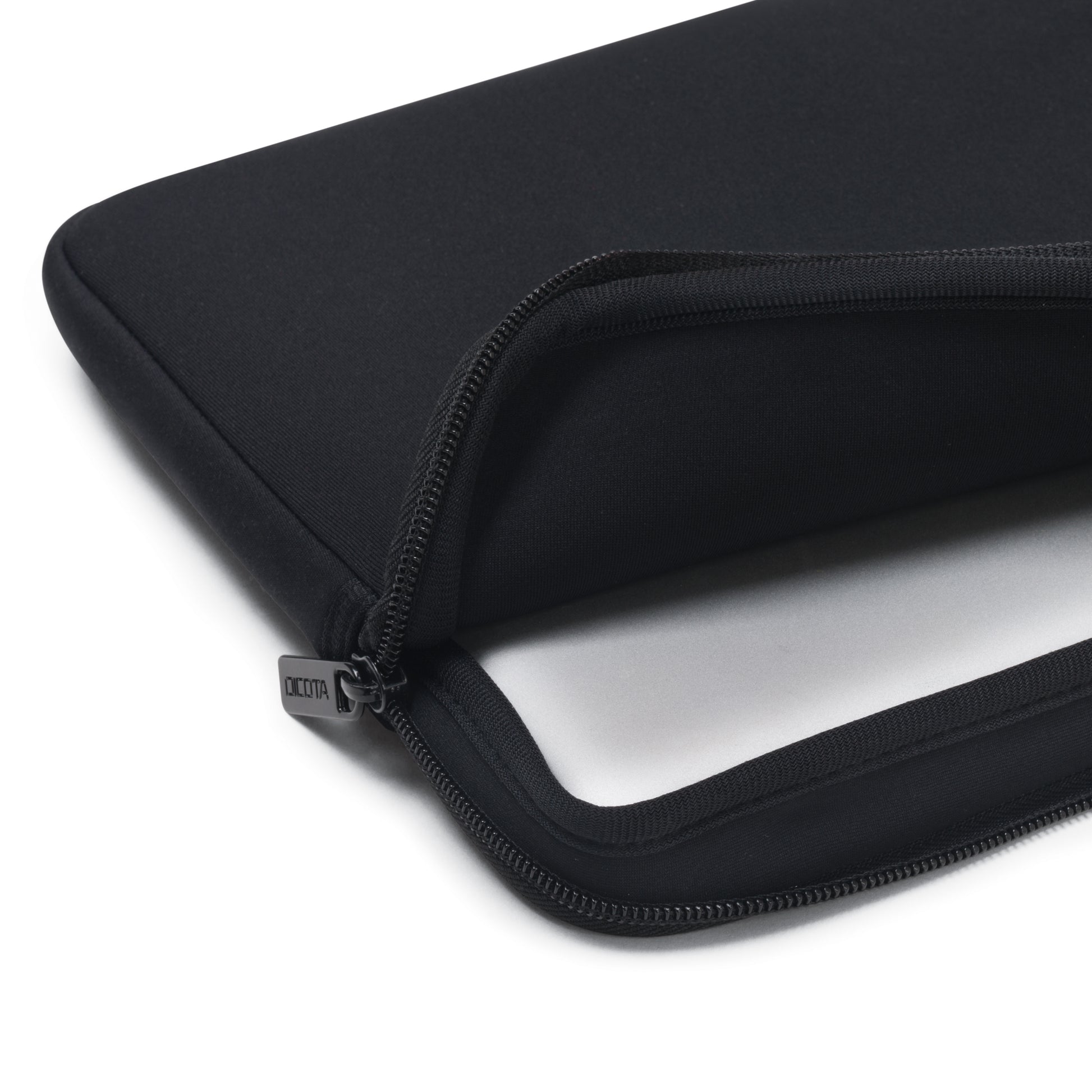 DICOTA Notebook-Schutzhülle für Geräte bis 11,6" – Schwarz
