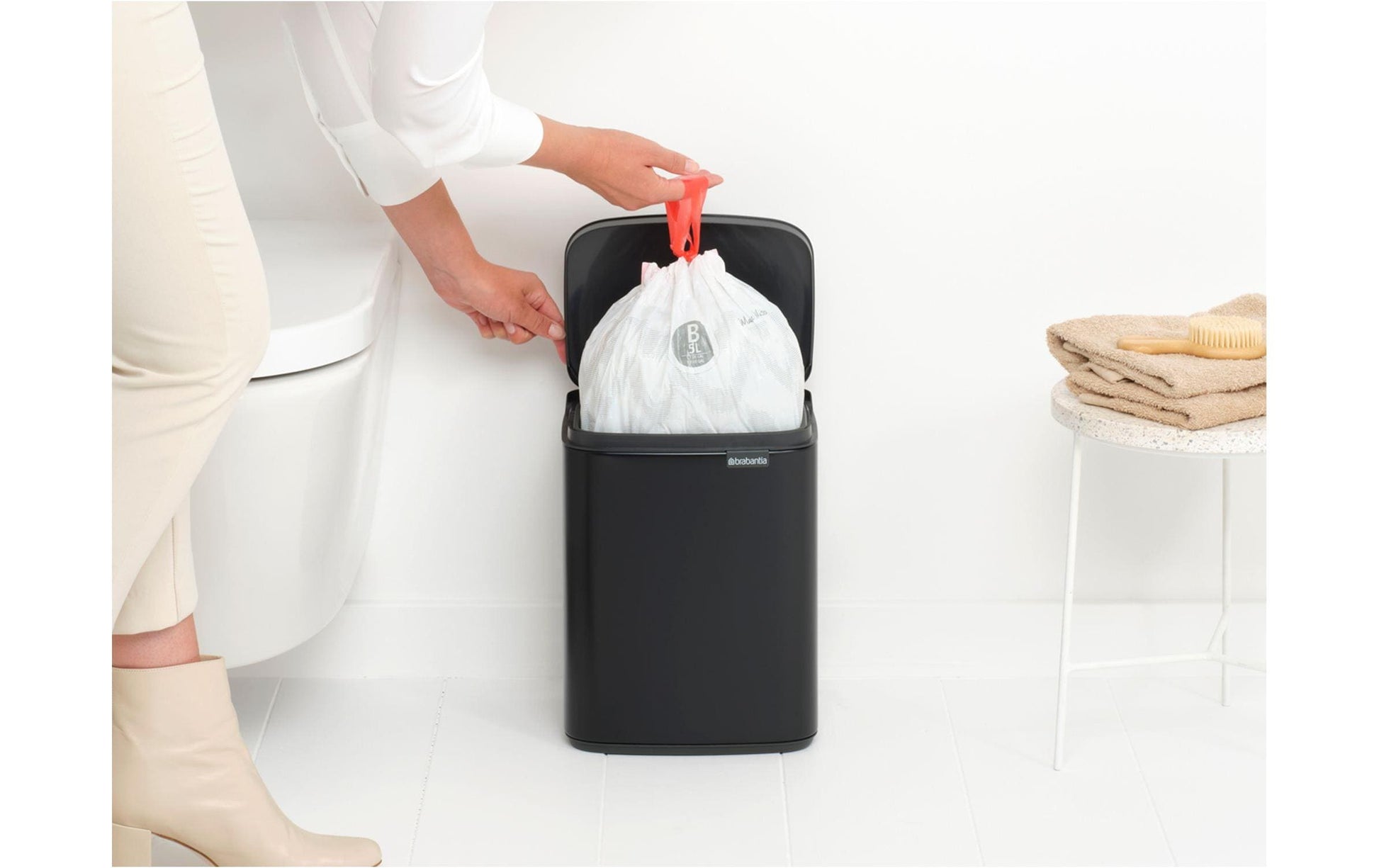 Brabantia Kosmetikeimer Bo – 7 l – Stahl, rechteckig – schwarz matt – Soft-Close, Anti-Rutsch